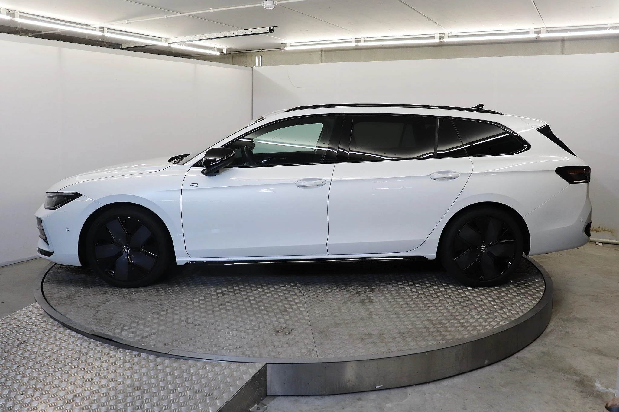 Volkswagen-Passat-image-2