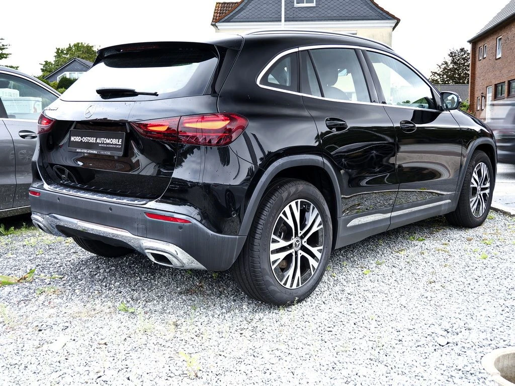 Mercedes-Benz-GLA 200 d-image-5