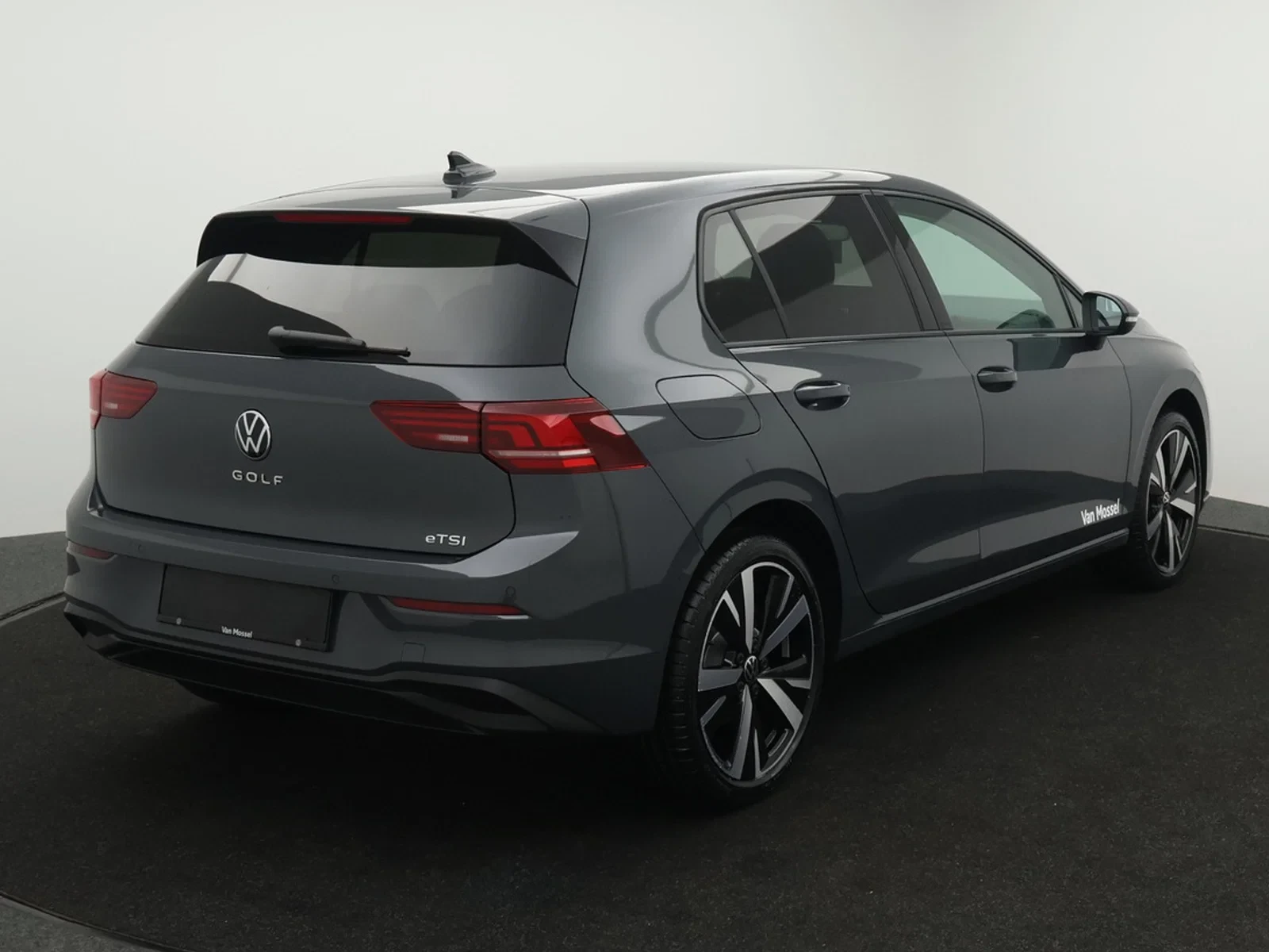 Volkswagen-Golf-image-1