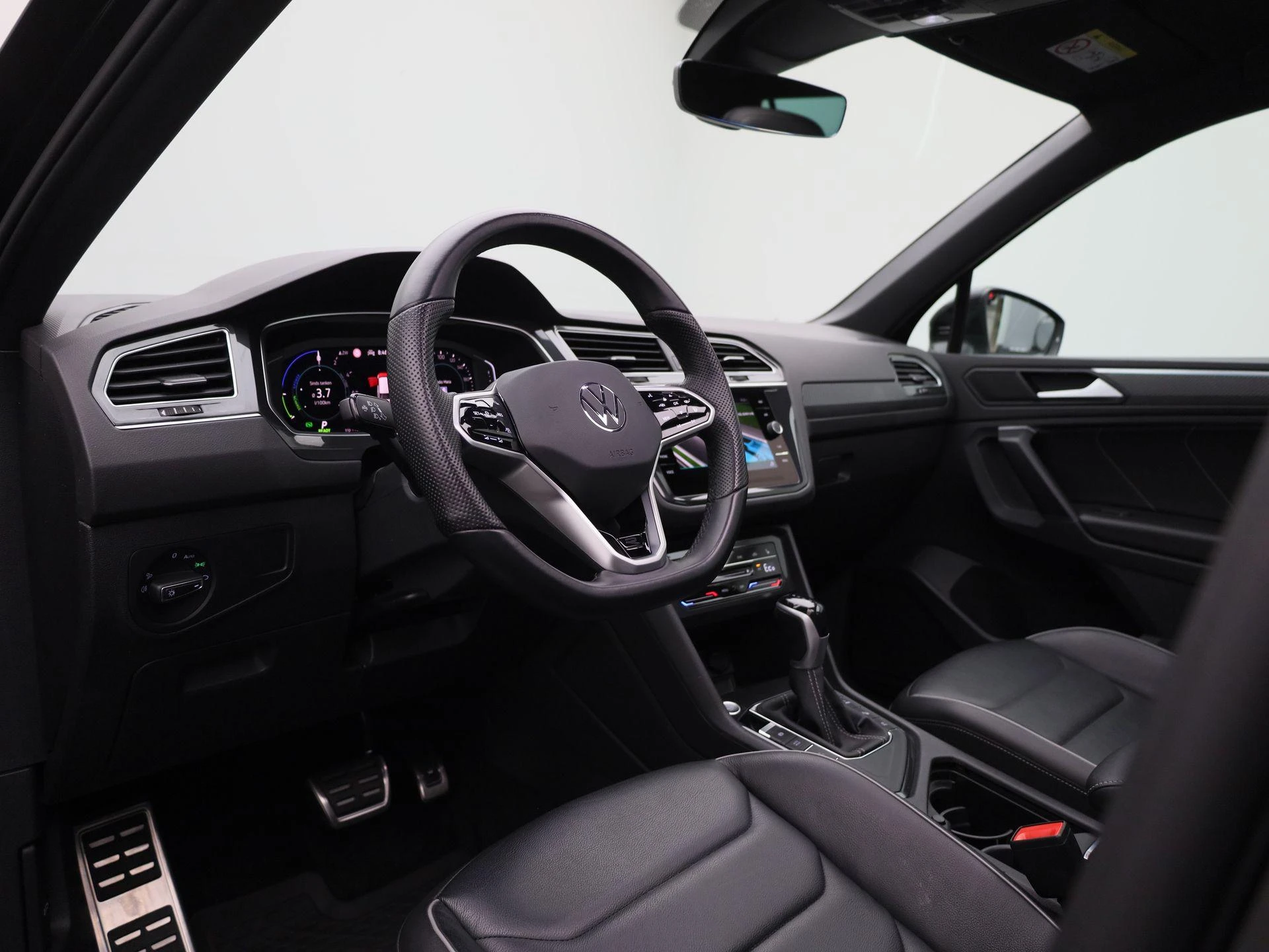 Volkswagen-Tiguan-image-37