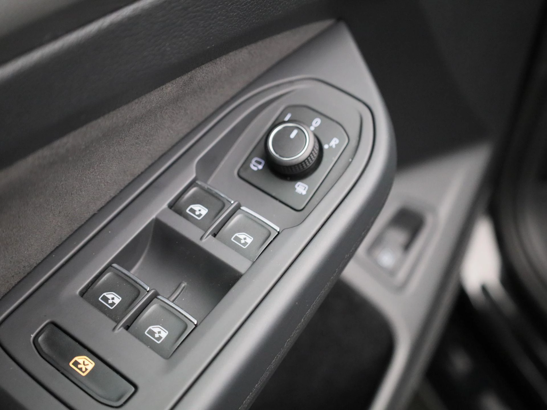 Volkswagen-Golf-image-35
