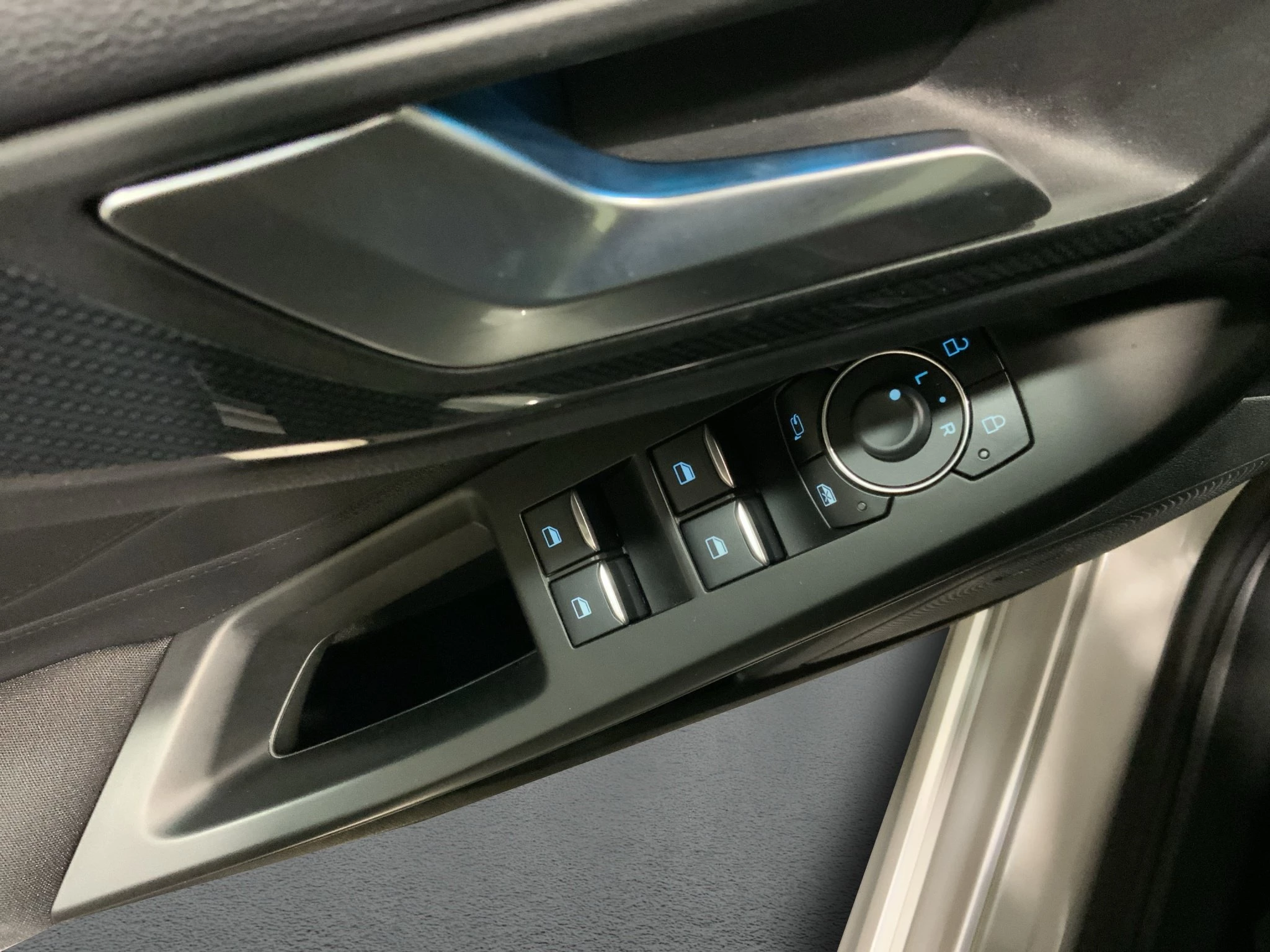 Ford Focus ST-Line X Turnier Aut.*AHK*ACC*HUD*KAM*NAVI*WINTER-PKT.