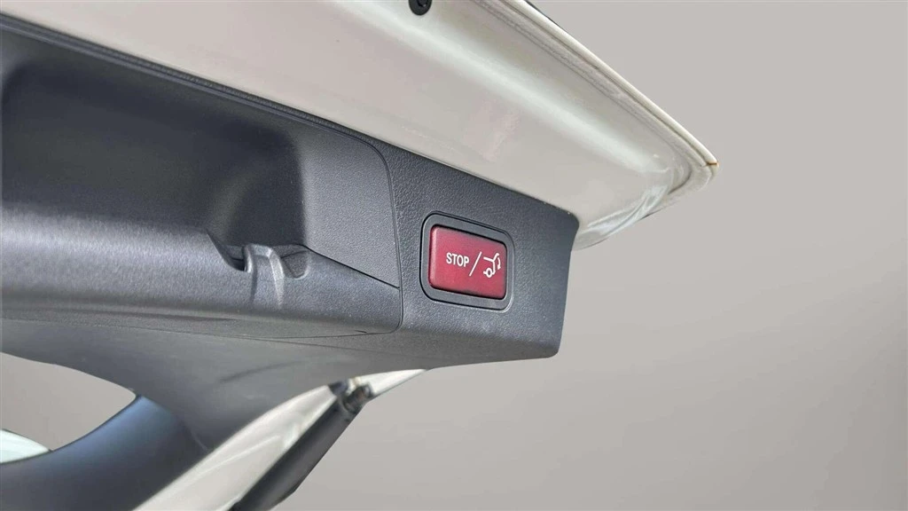 Mercedes-Benz-EQB-image-23
