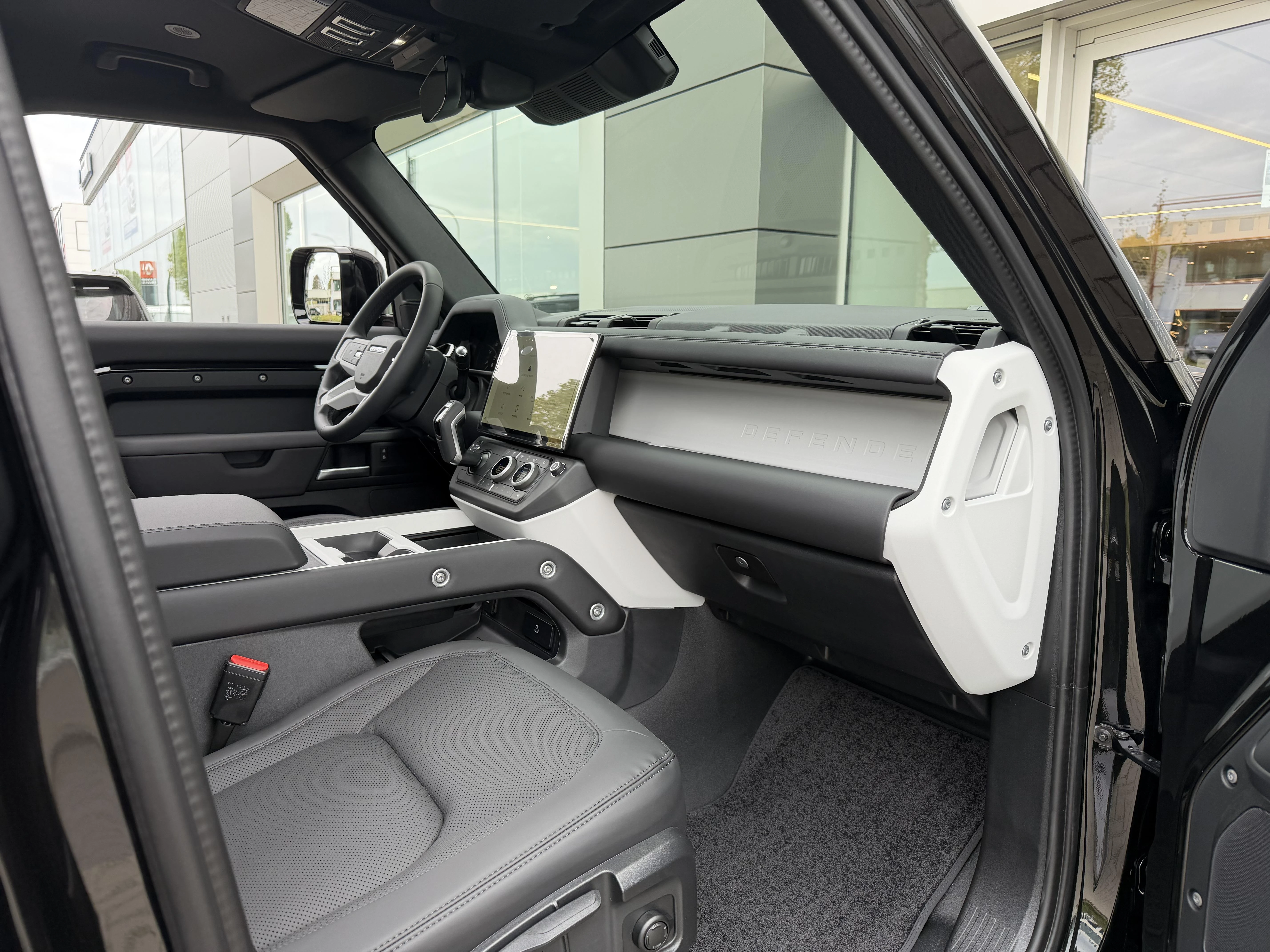 Land Rover-Defender-image-28