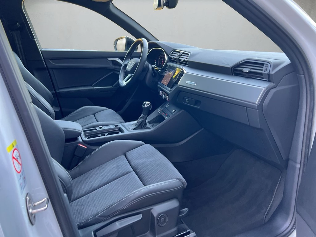 Audi Q3 S line 35 TFSI S tronic *Standhzg*Pano*AHK*