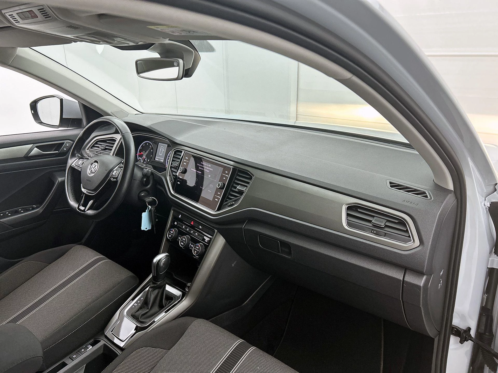 Volkswagen-T-Roc-image-22