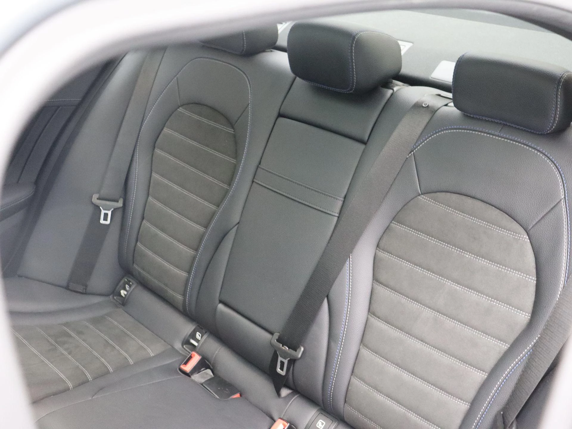 Mercedes-Benz C-Klasse 300 e Sedan AMG LINE + BURMESTER + PANORAMISCH DAK + CARPLAY +