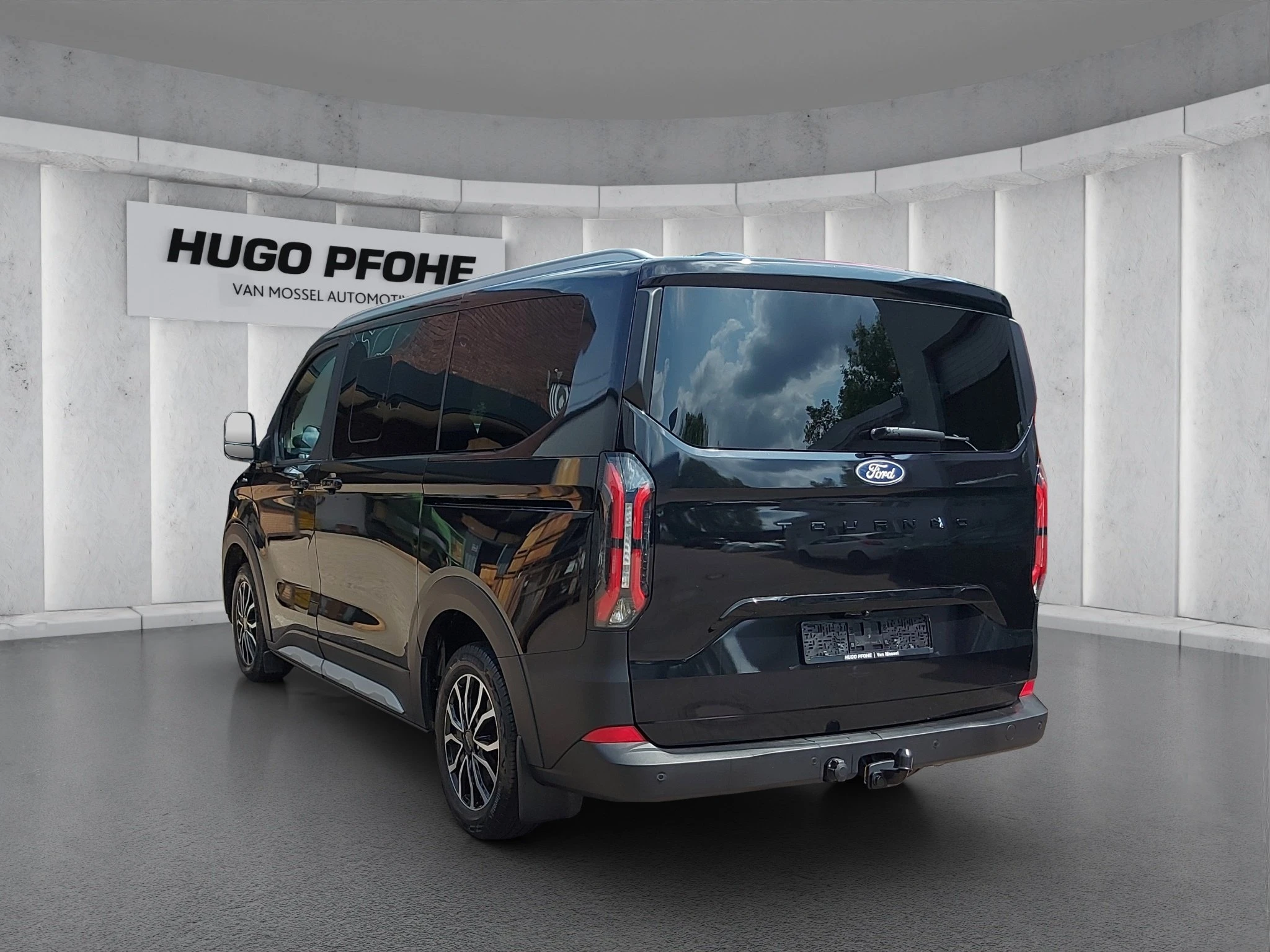 Ford-Tourneo Custom-image-2