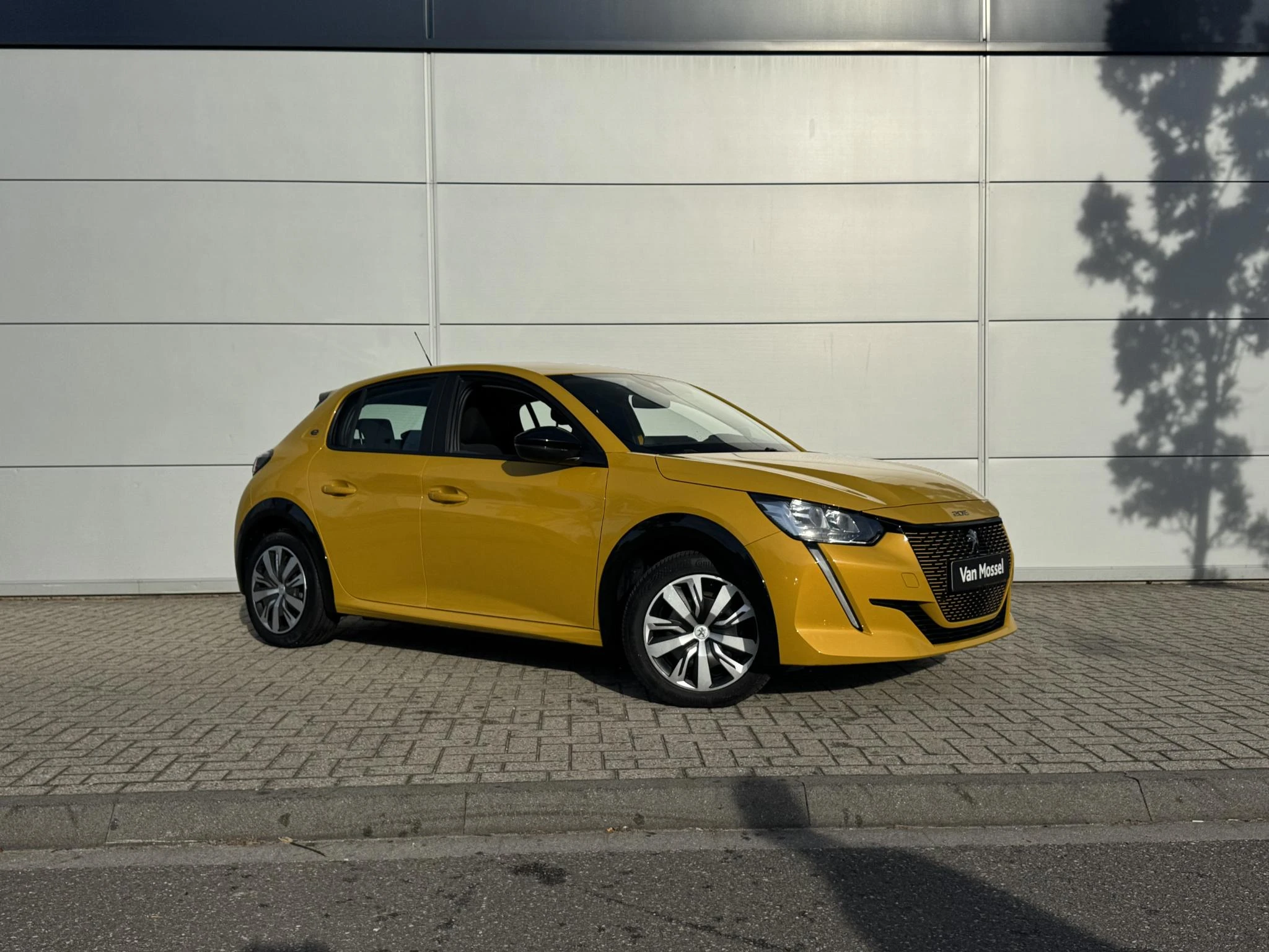 Peugeot-e-208-image-7