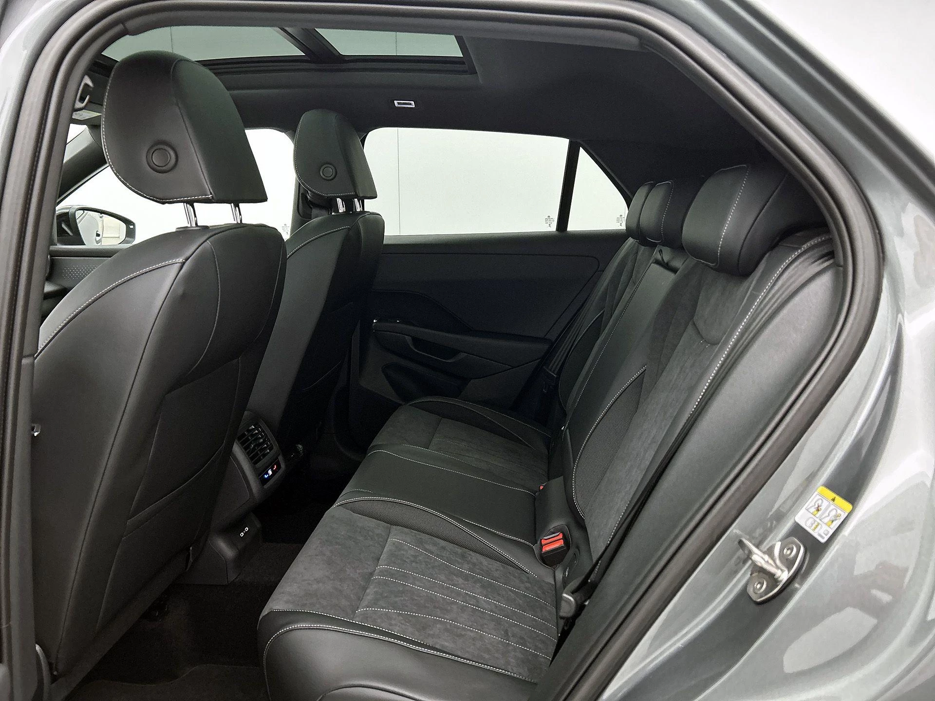 Volkswagen T-Roc 1.5 eTsi Style First Edition 116 PK Automaat