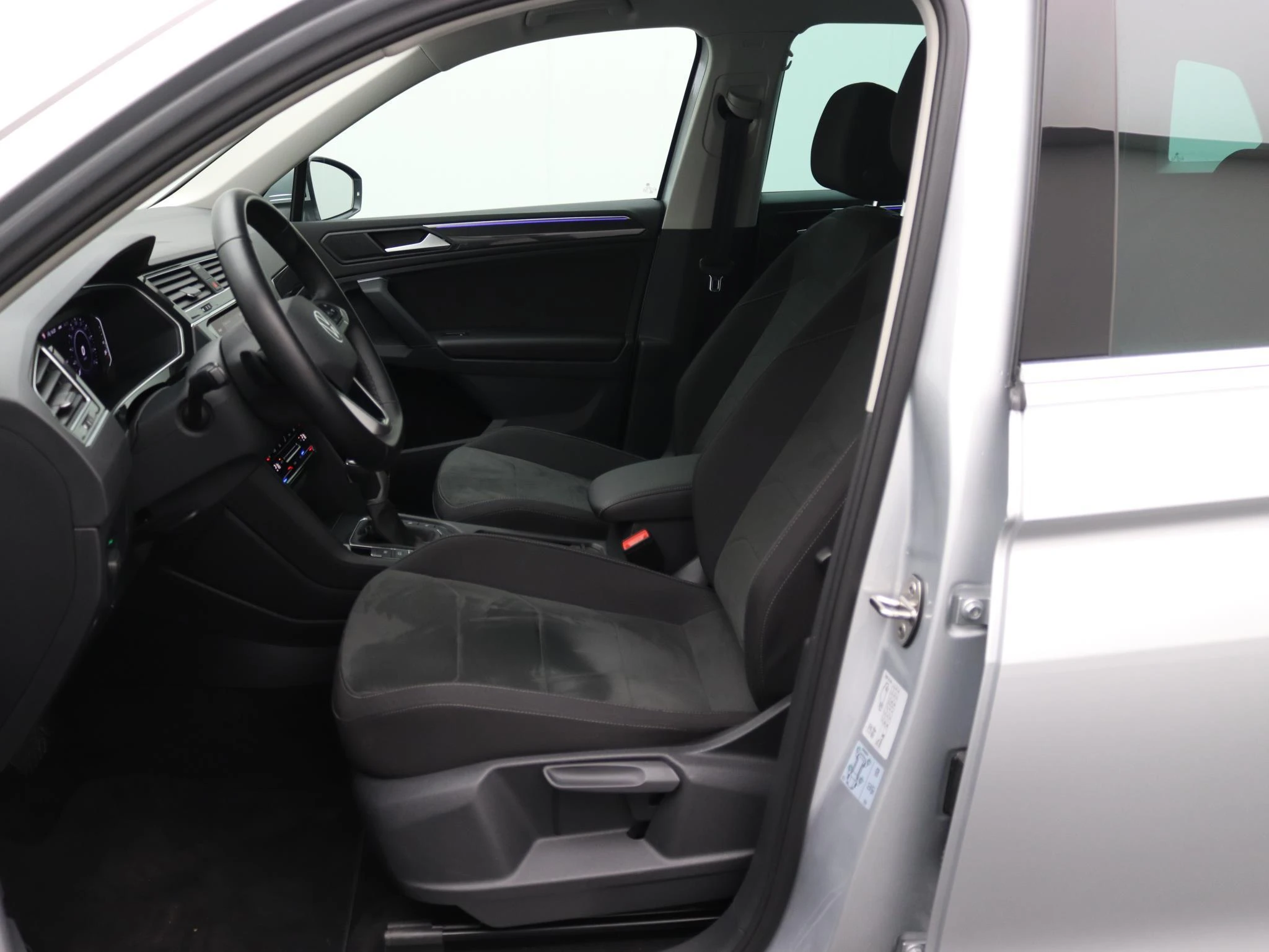 Volkswagen-Tiguan-image-10