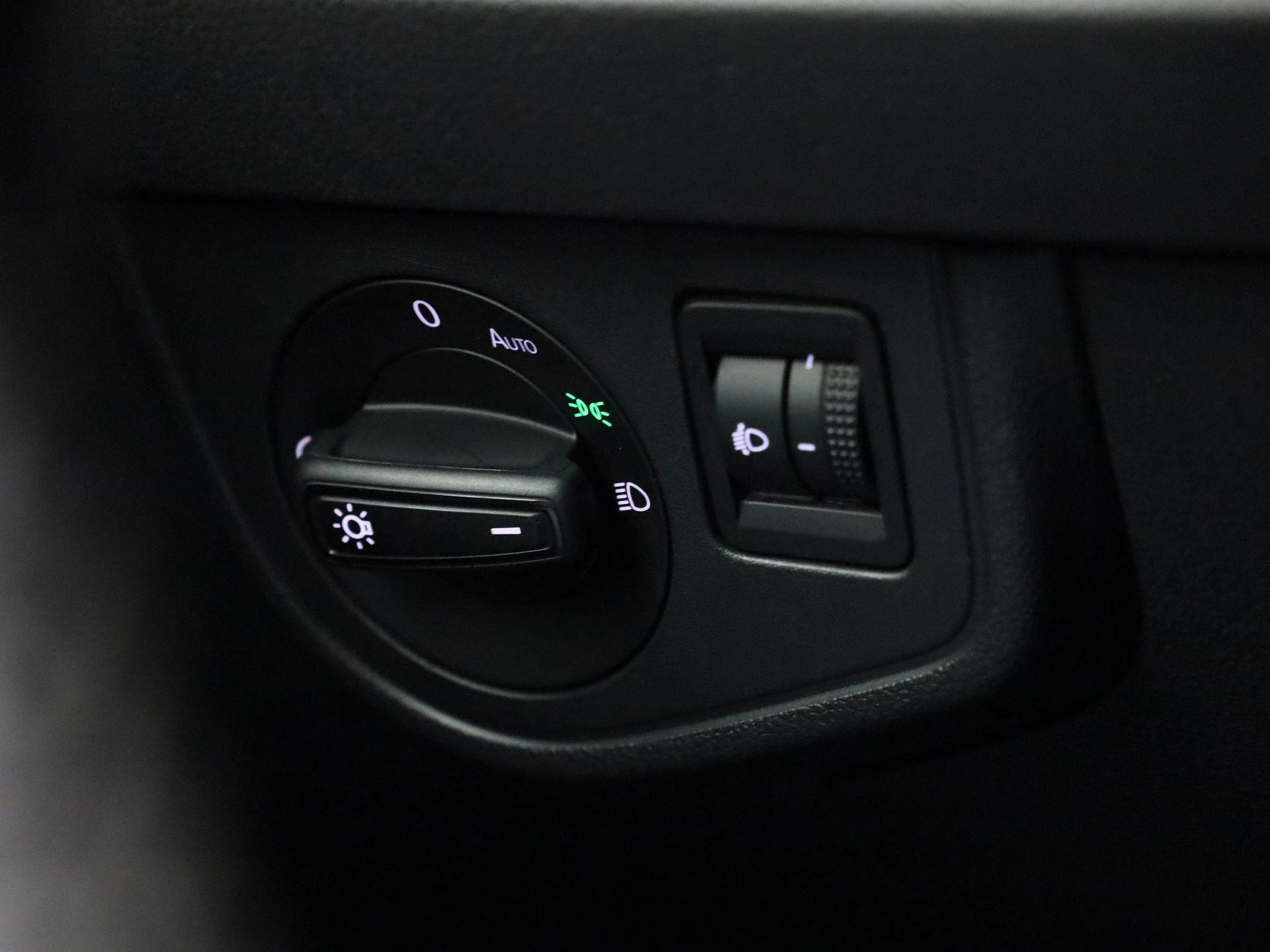 Volkswagen-Polo-image-18