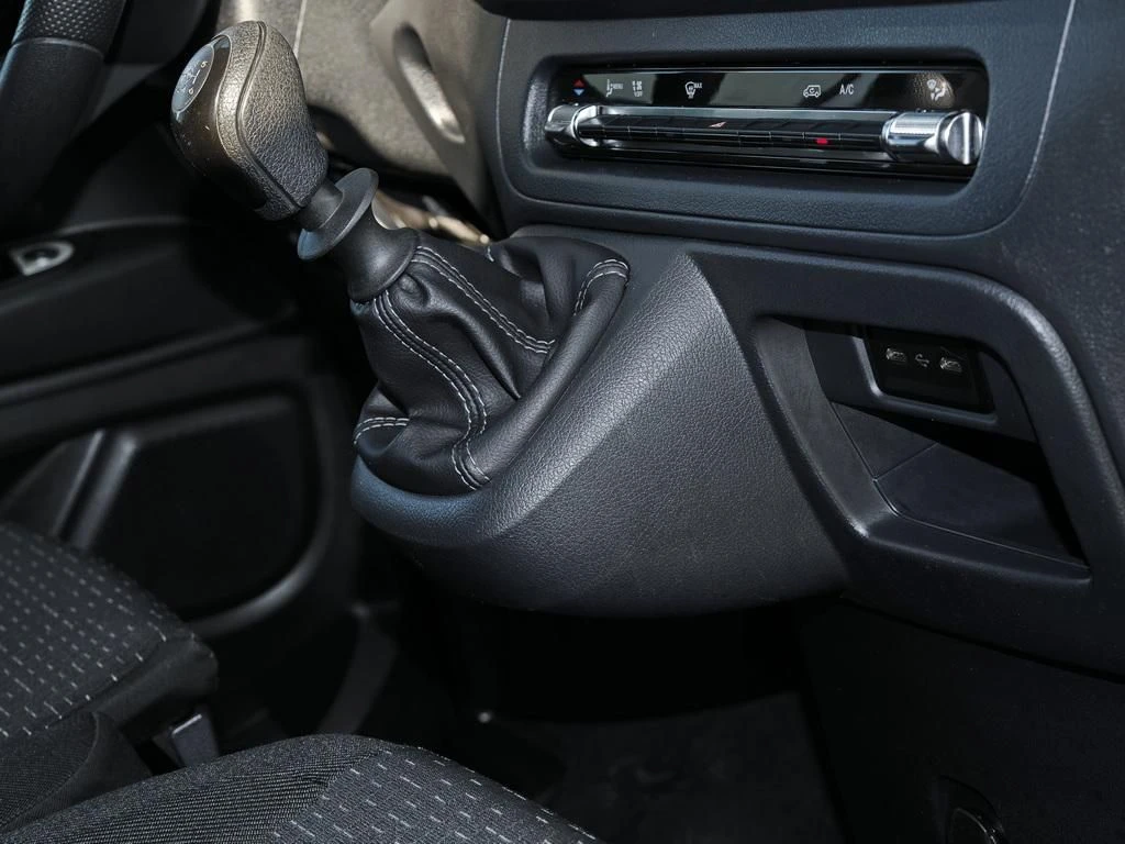 Mercedes-Benz-Vito 116-image-11