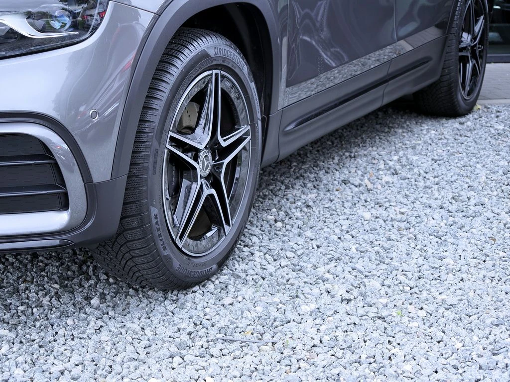 Mercedes-Benz-GLB 200-image-6