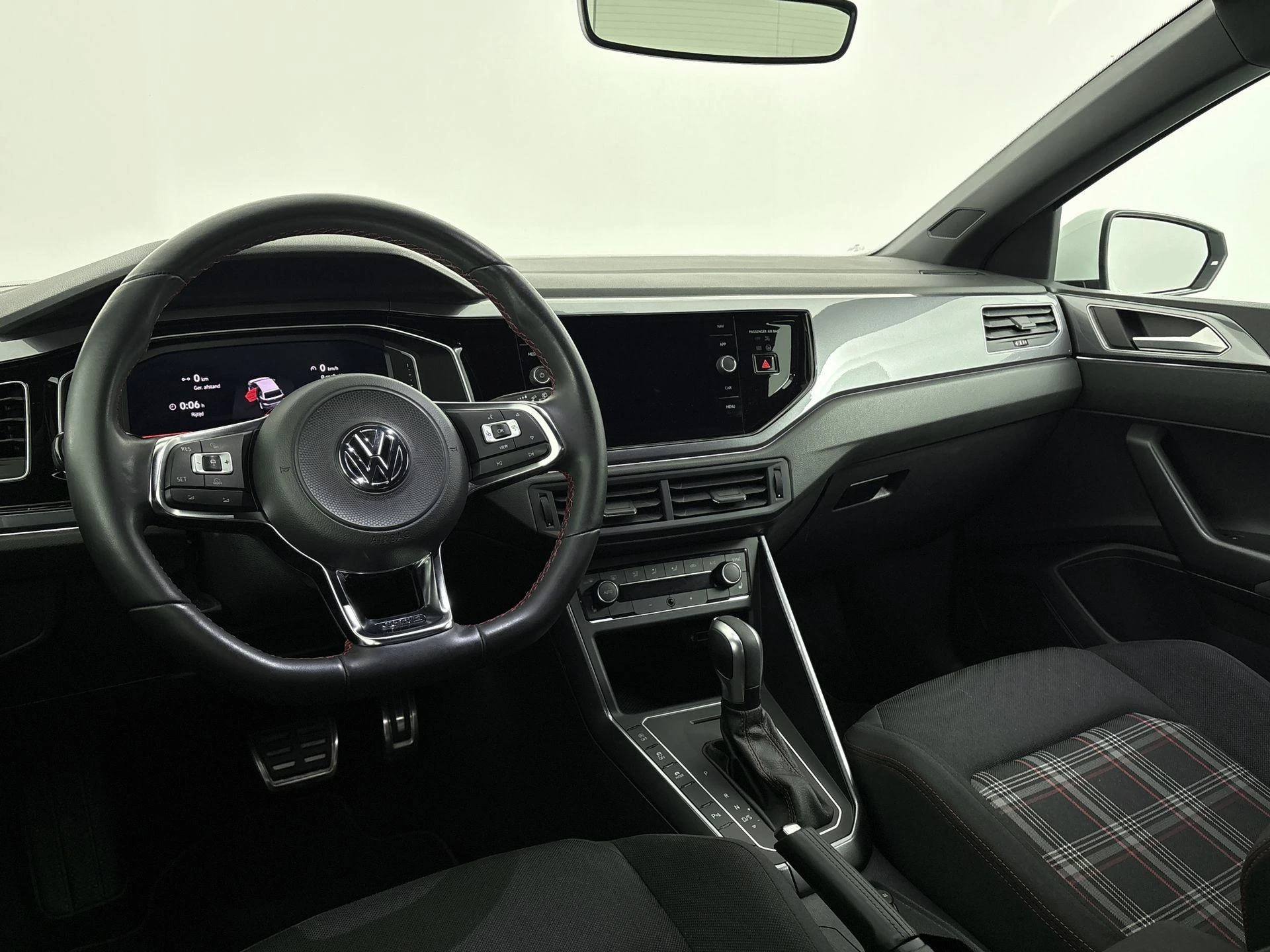 Volkswagen-Polo-image-16
