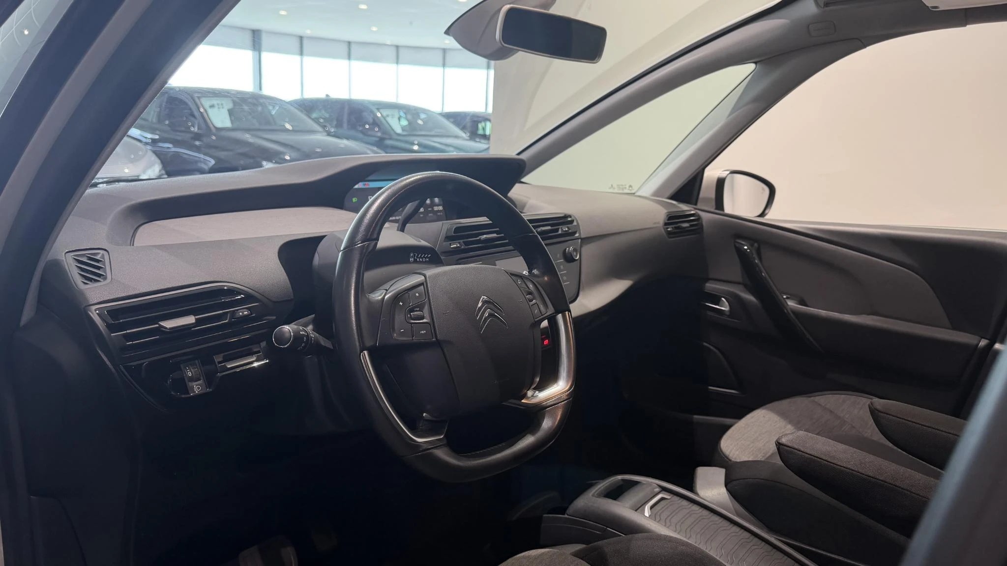 Citroën-Grand C4 Spacetourer-image-2