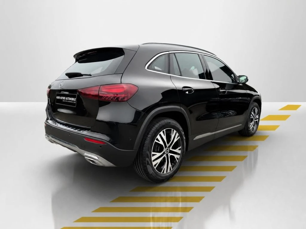 Mercedes-Benz-GLA 200-image-14