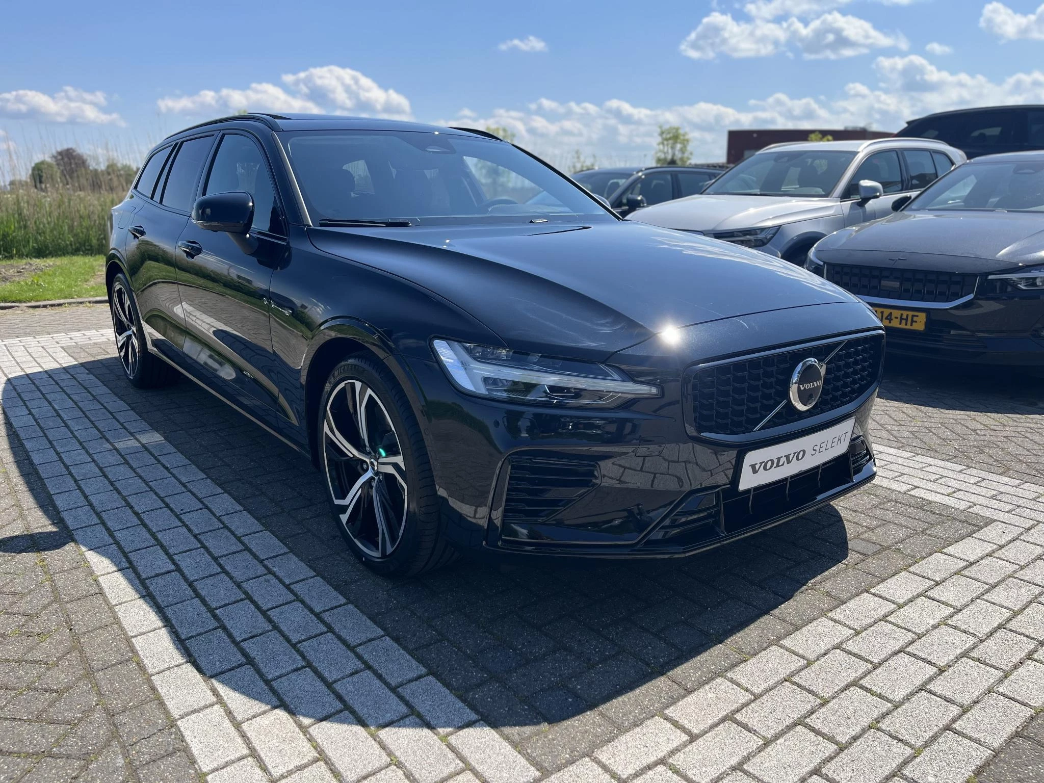 Volvo V60 T6 Plug-in hybrid AWD Ultra Dark