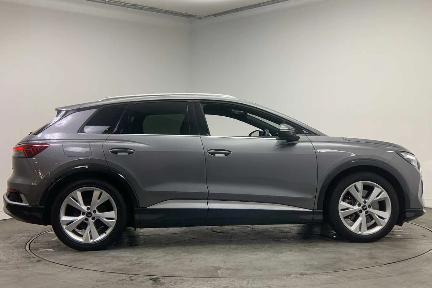 Audi-Q4 e-tron-image-7