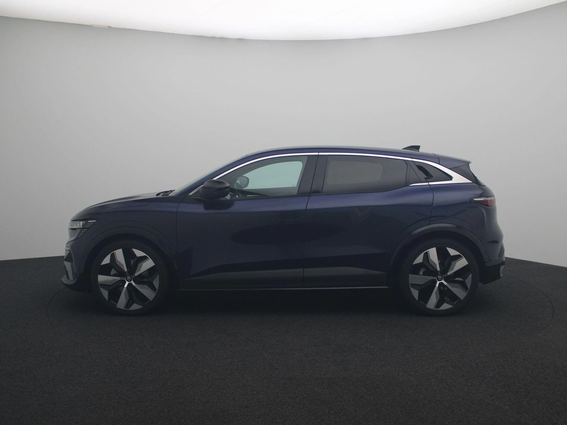 Renault-Megane E-Tech-image-3