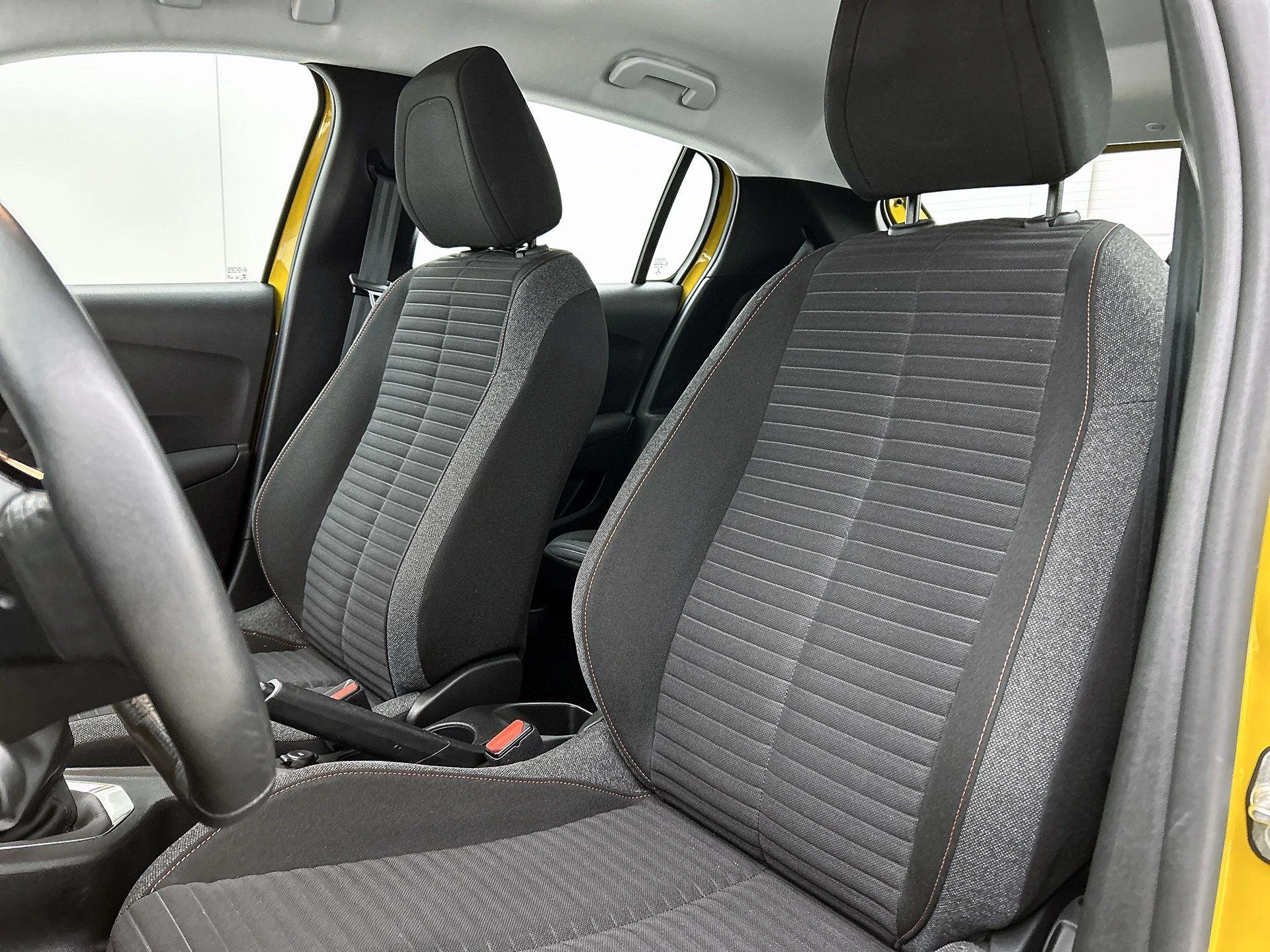 Peugeot-208-image-21