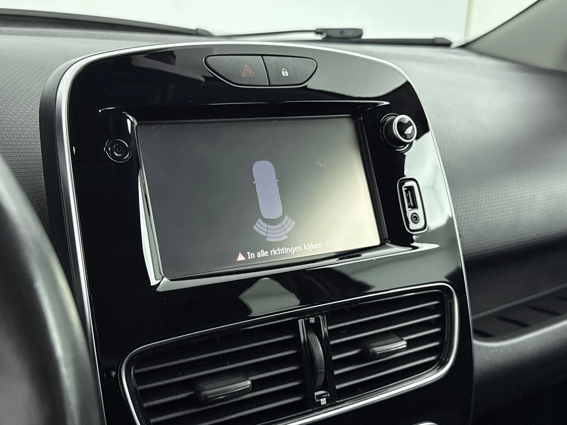 Renault-Clio-image-14