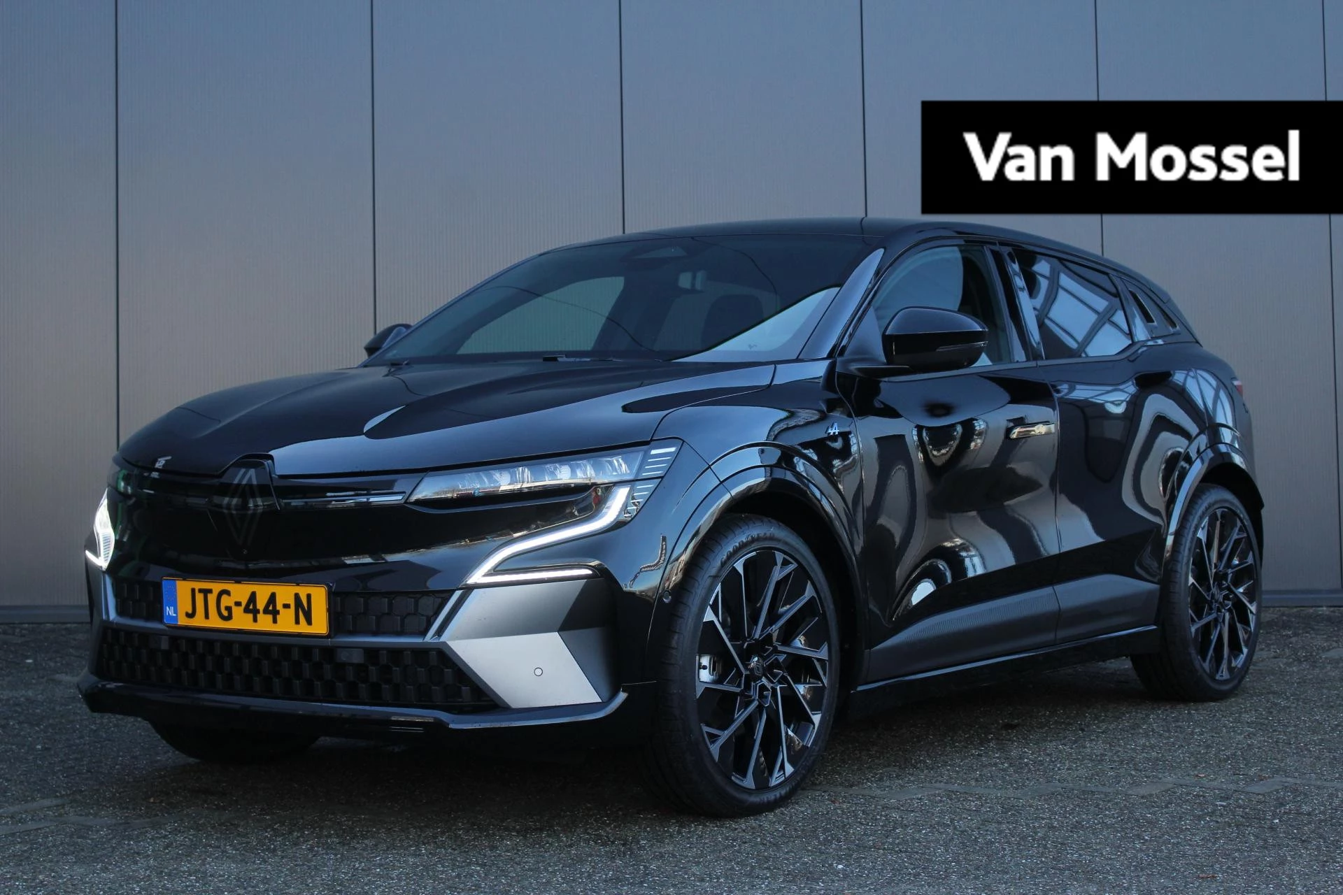 Renault-Megane E-Tech-image-0