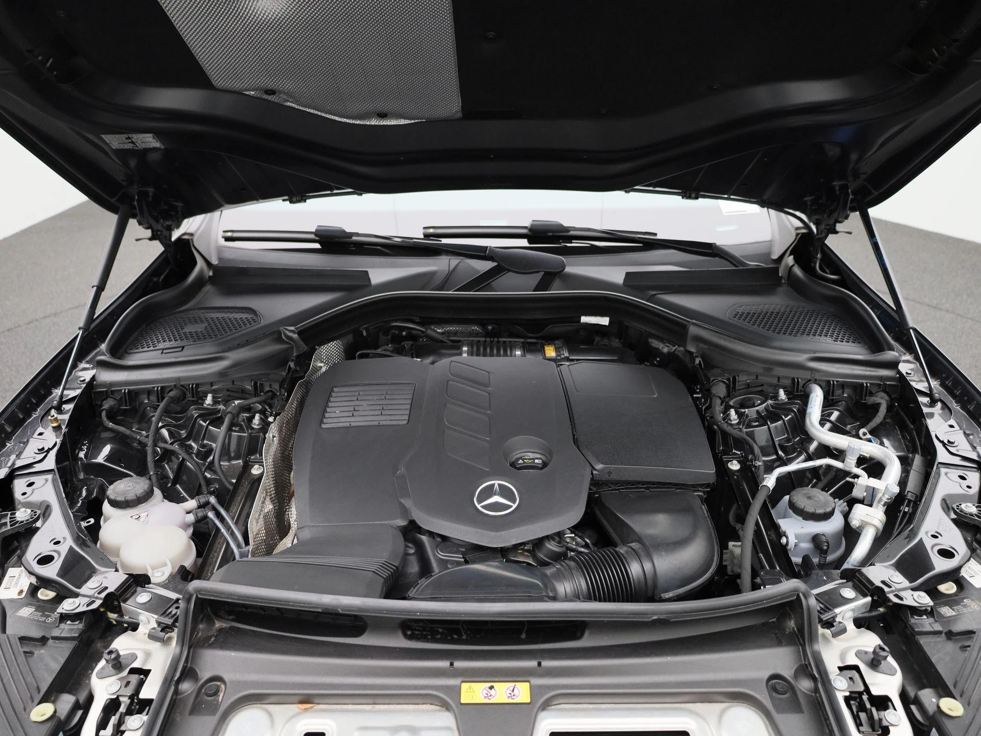 Mercedes-Benz-GLC-image-42