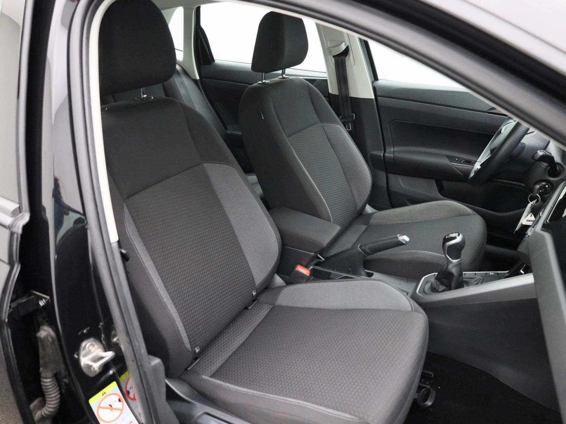 Volkswagen-Polo-image-32