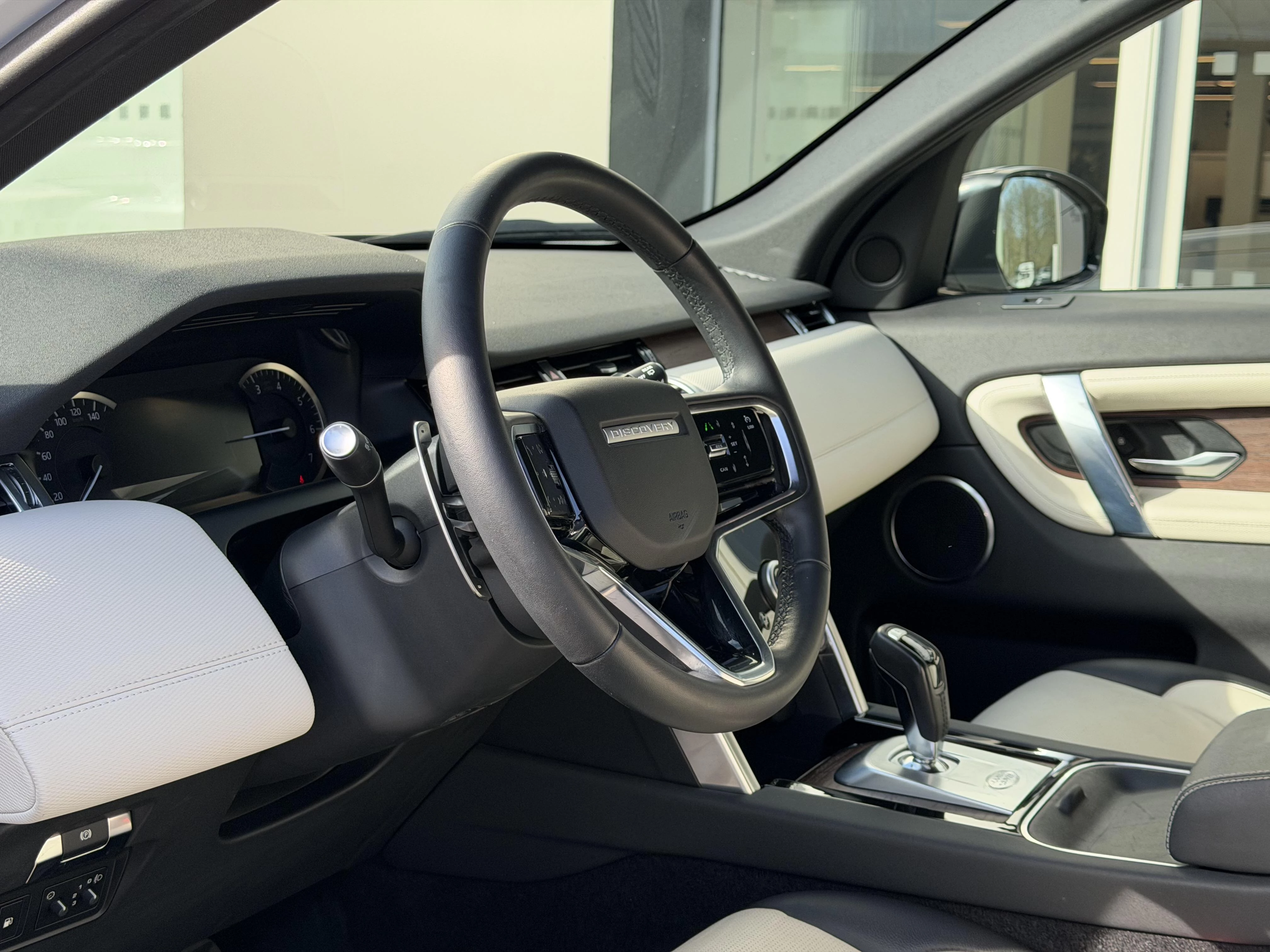 Land Rover-Discovery Sport-image-2