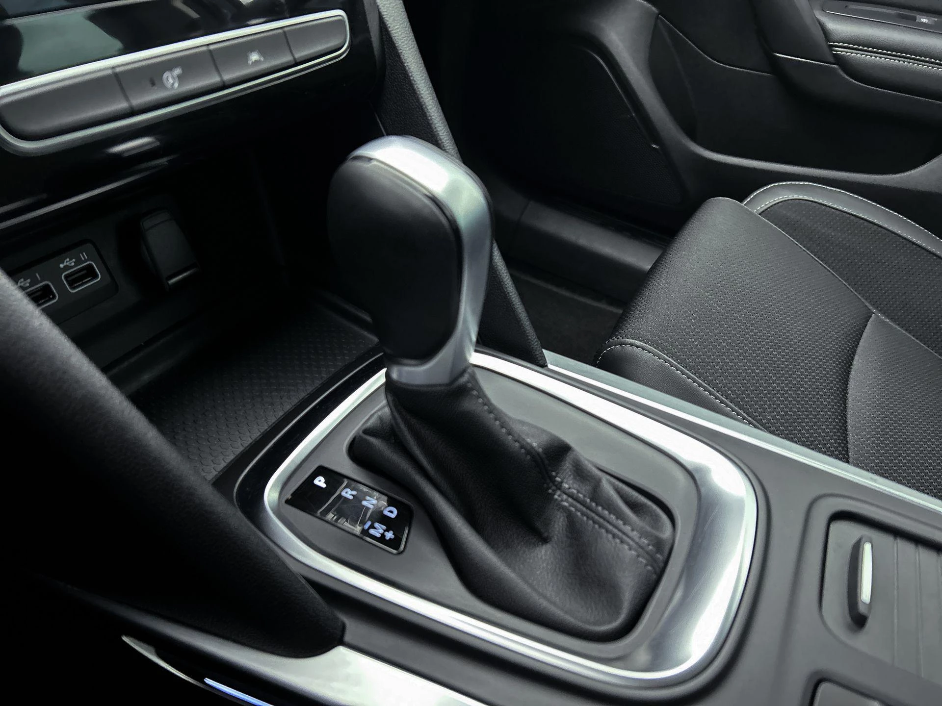 Renault-Mégane Estate-image-8