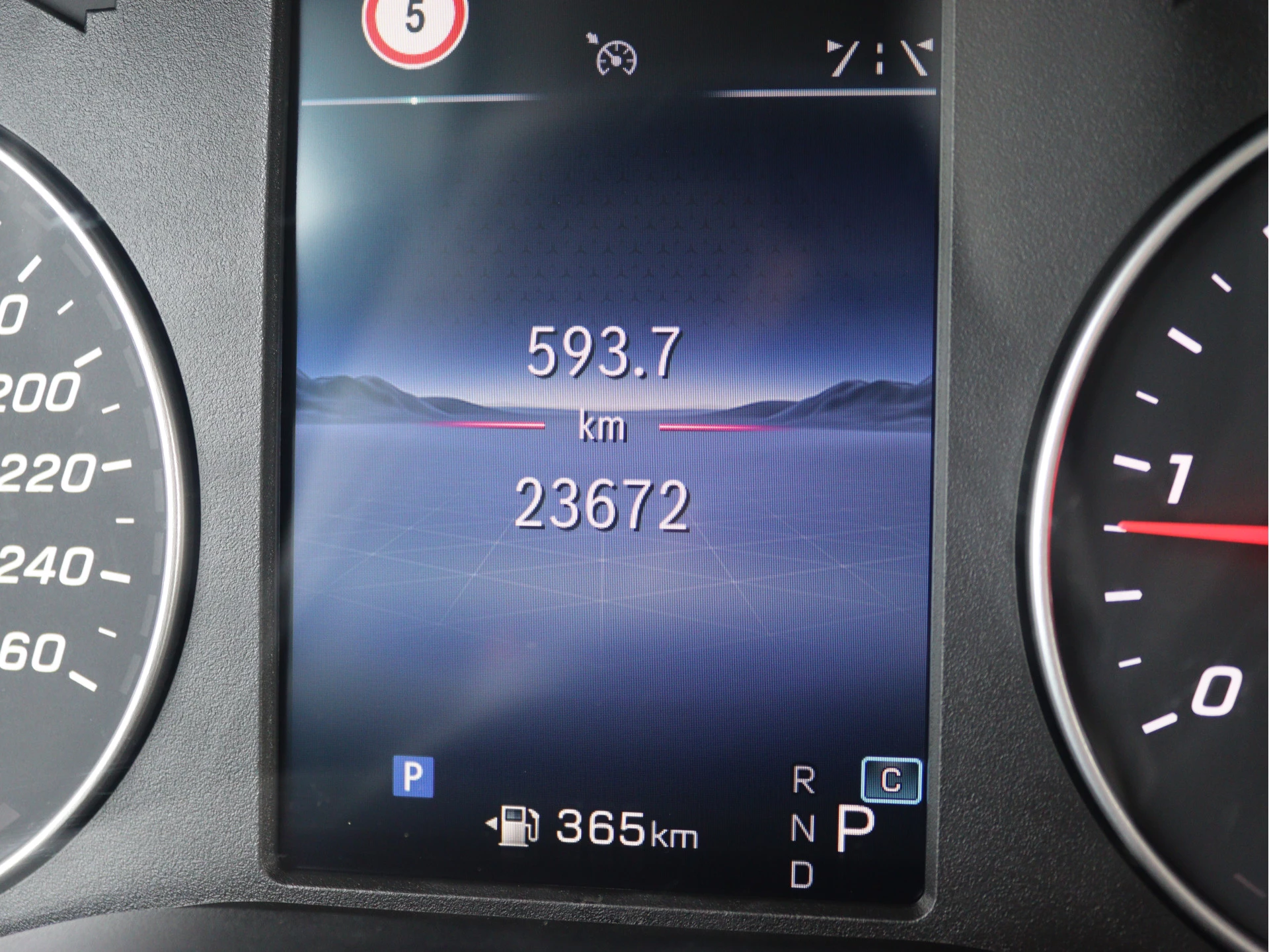 Mercedes-Benz-Vito-image-6