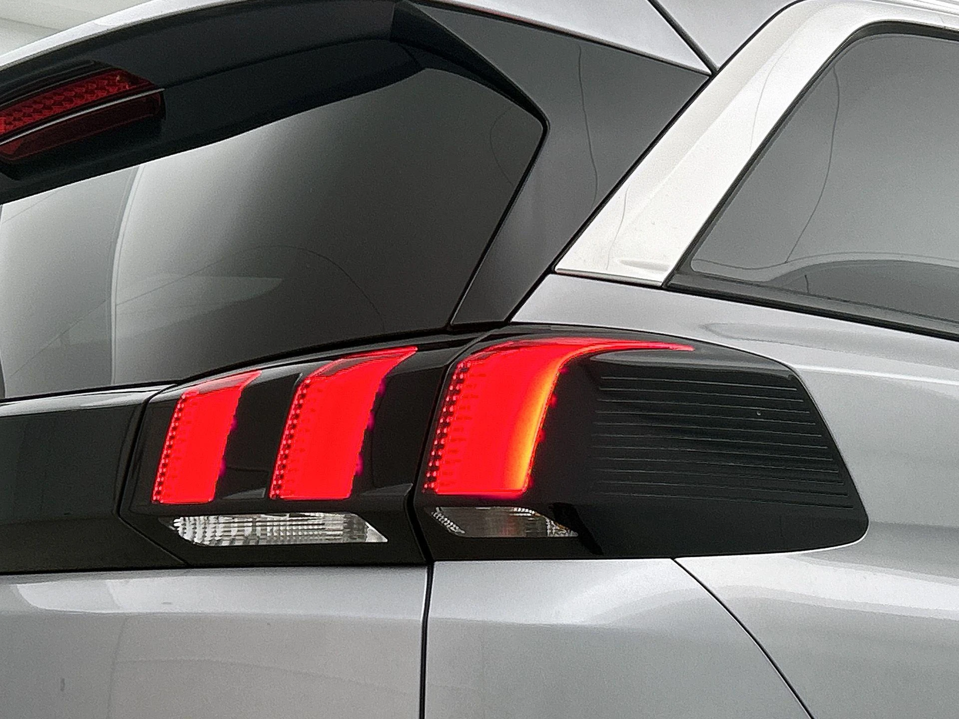 Peugeot-5008-image-16