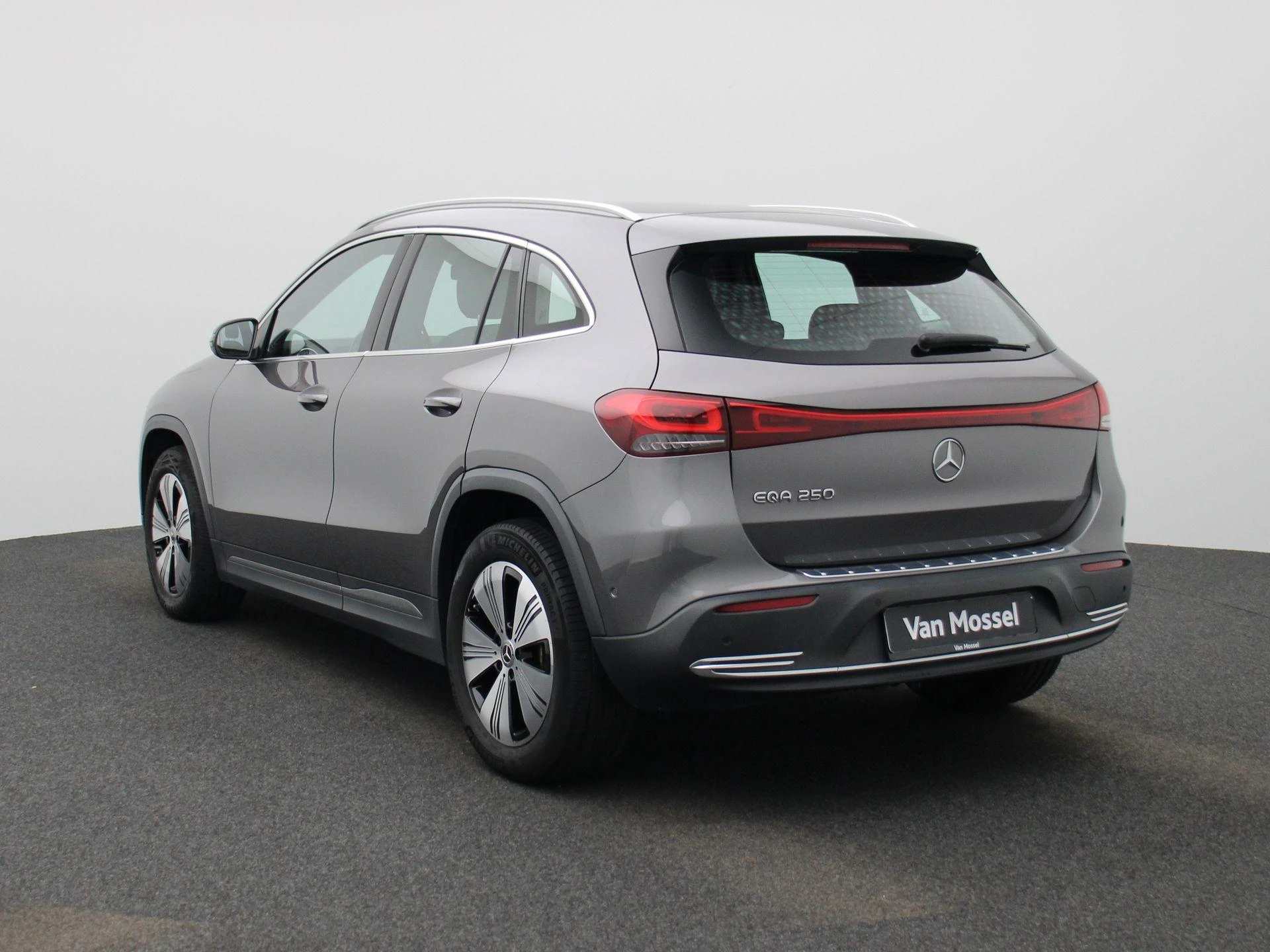Mercedes-Benz-EQA-image-1