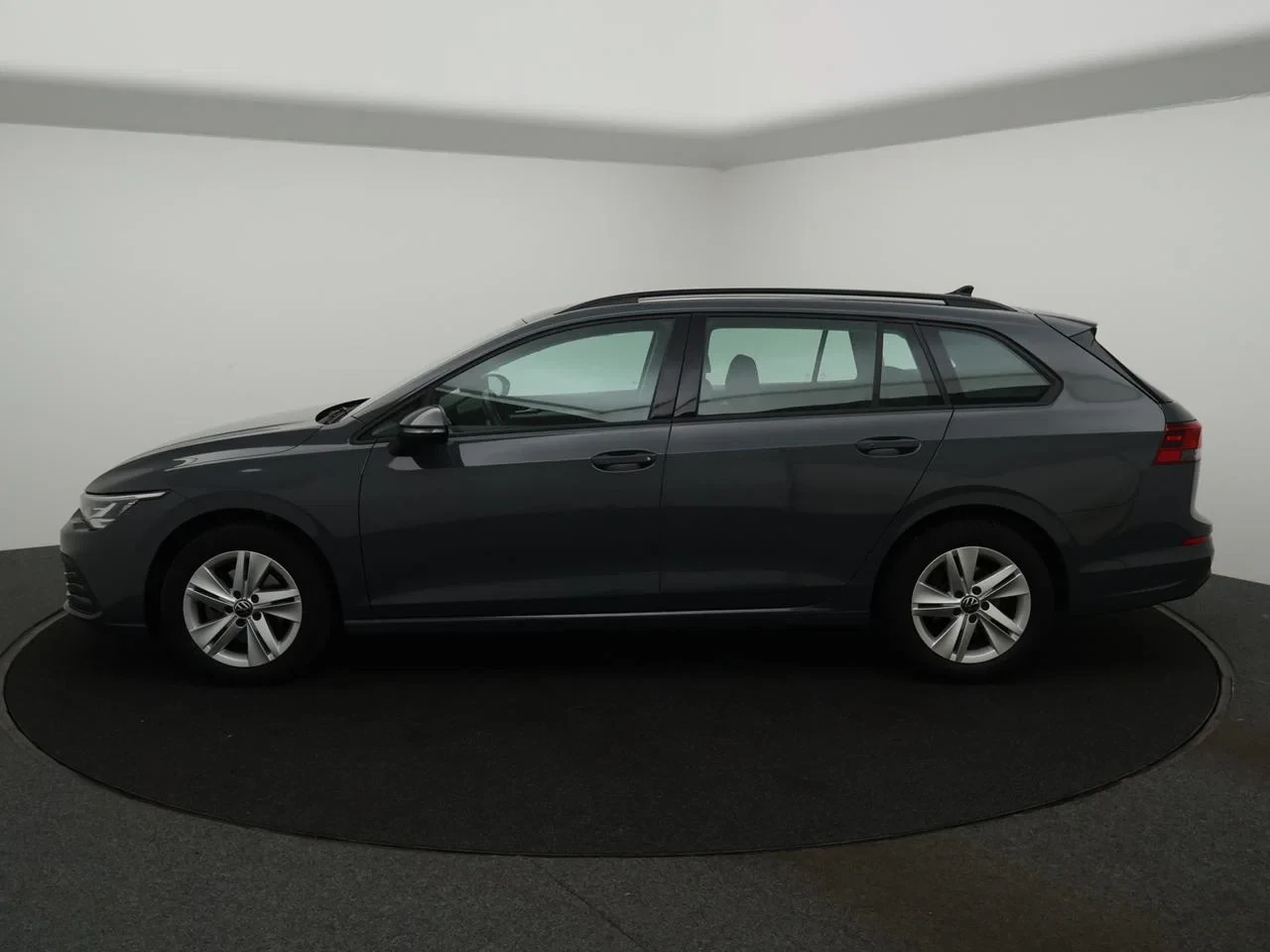 Volkswagen-Golf-image-9