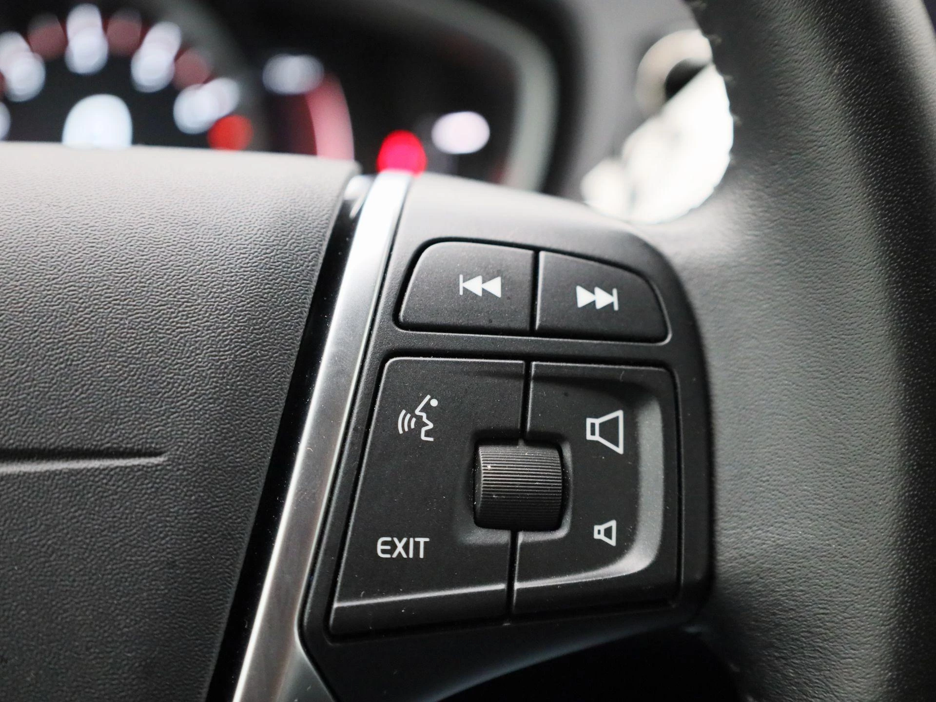 Volvo-V40-image-28