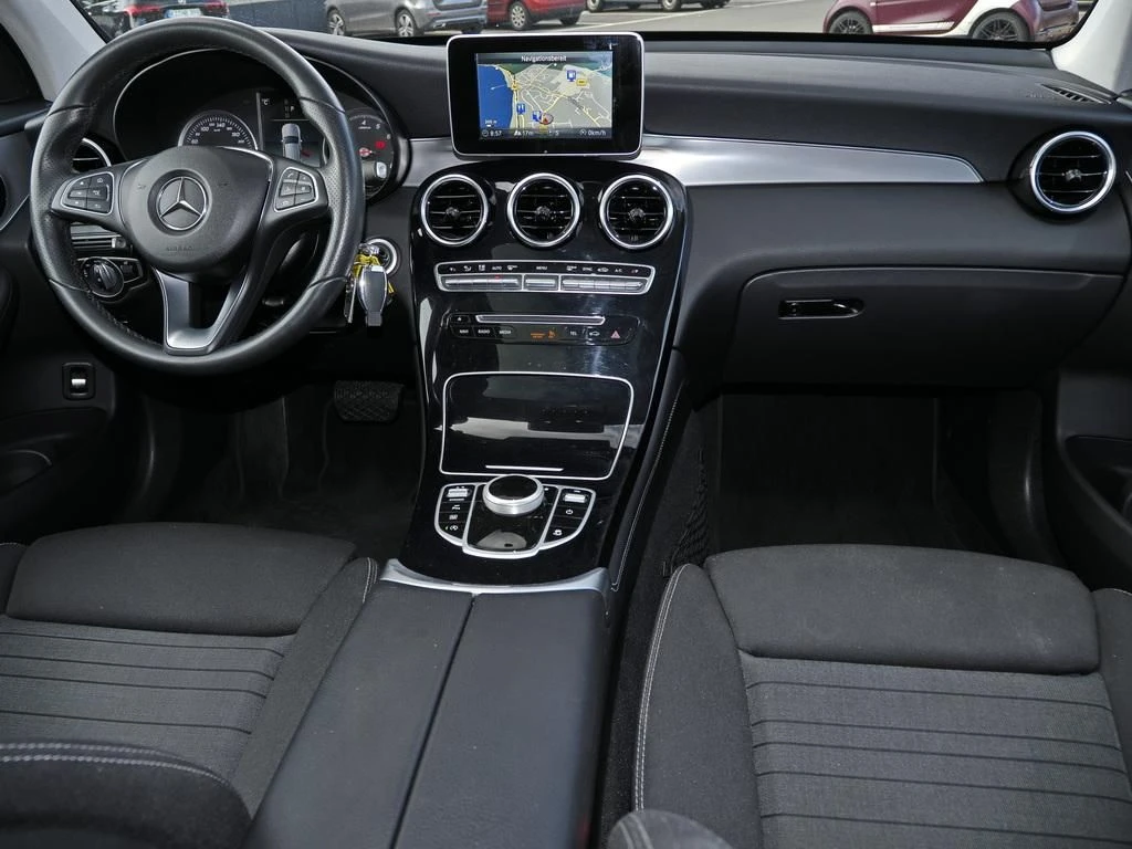 Mercedes-Benz-GLC 250-image-12