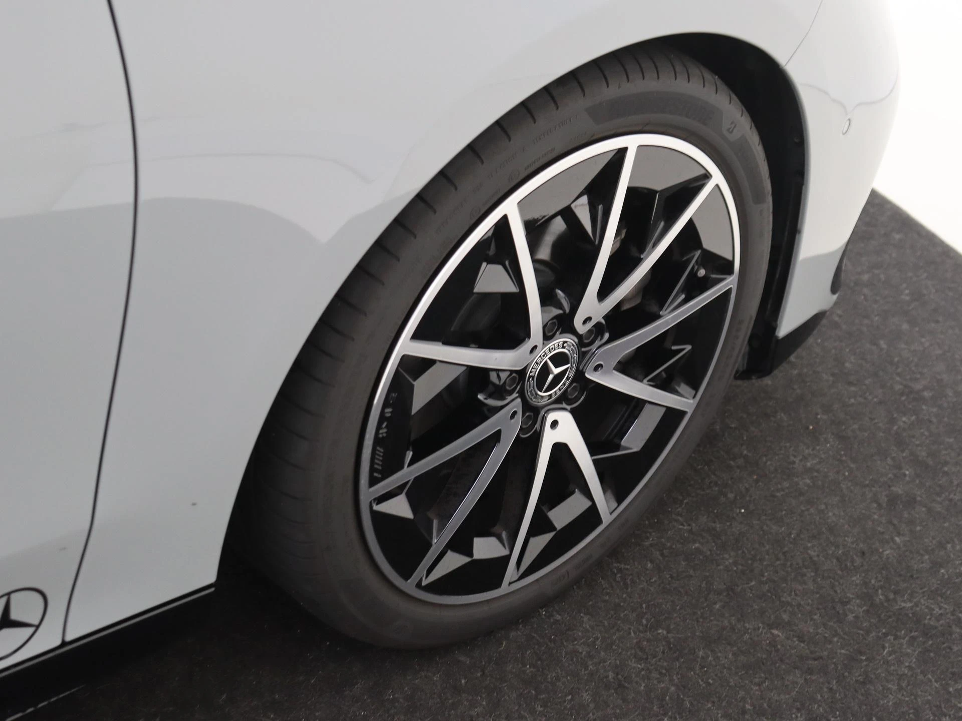 Mercedes-Benz-CLA-image-4