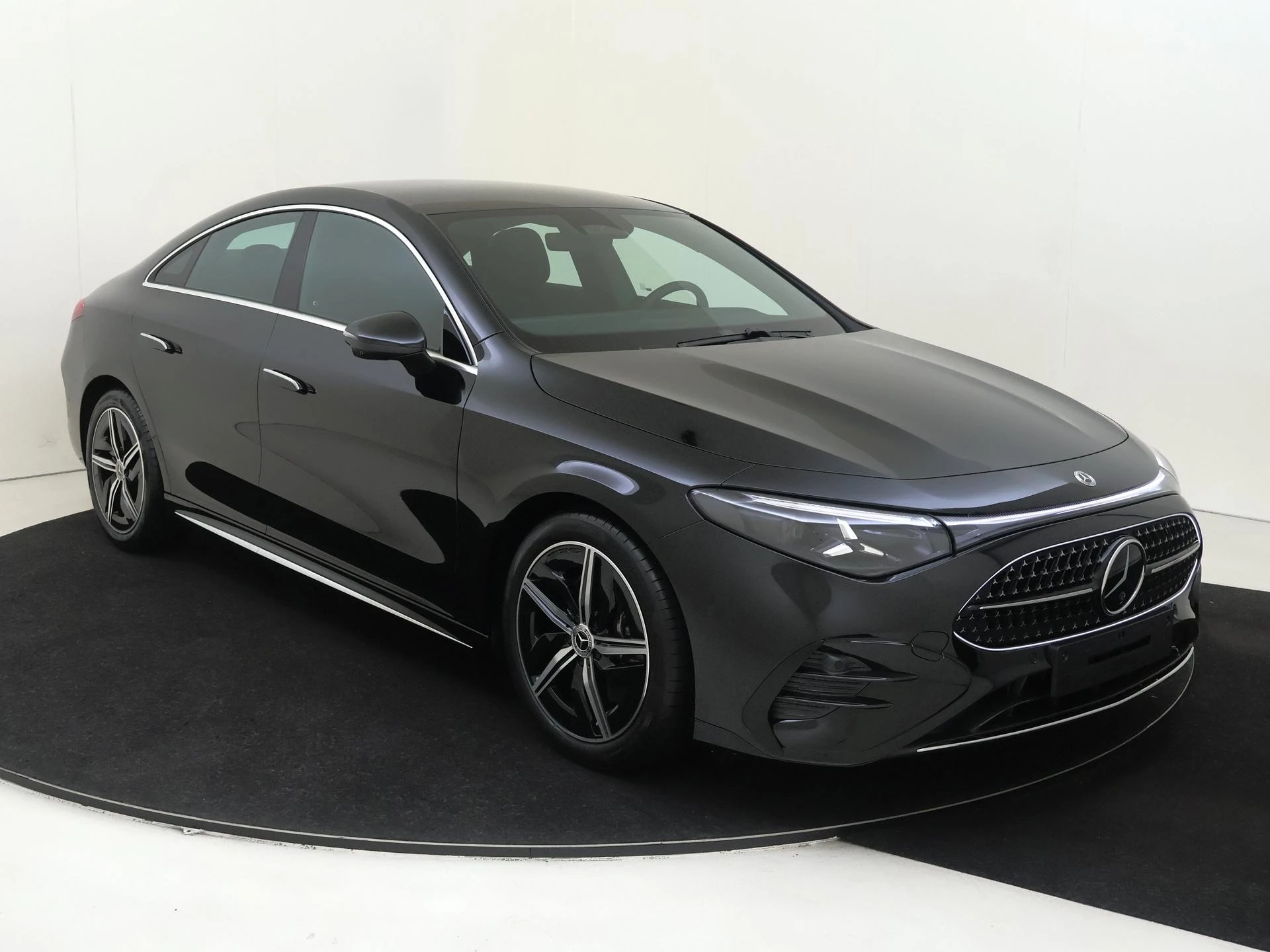 Mercedes-Benz-CLA-image-1