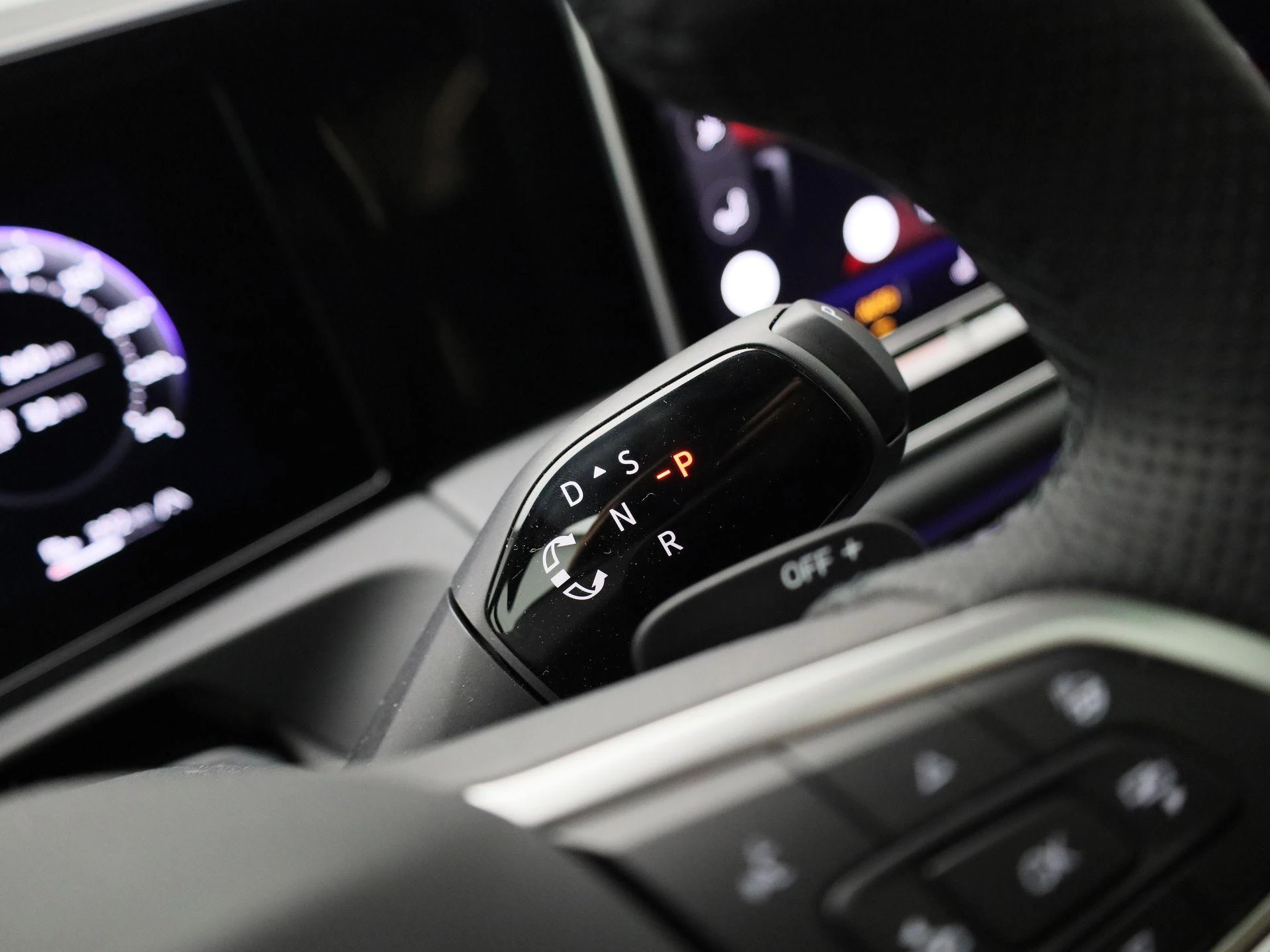 Volkswagen-Tiguan-image-25