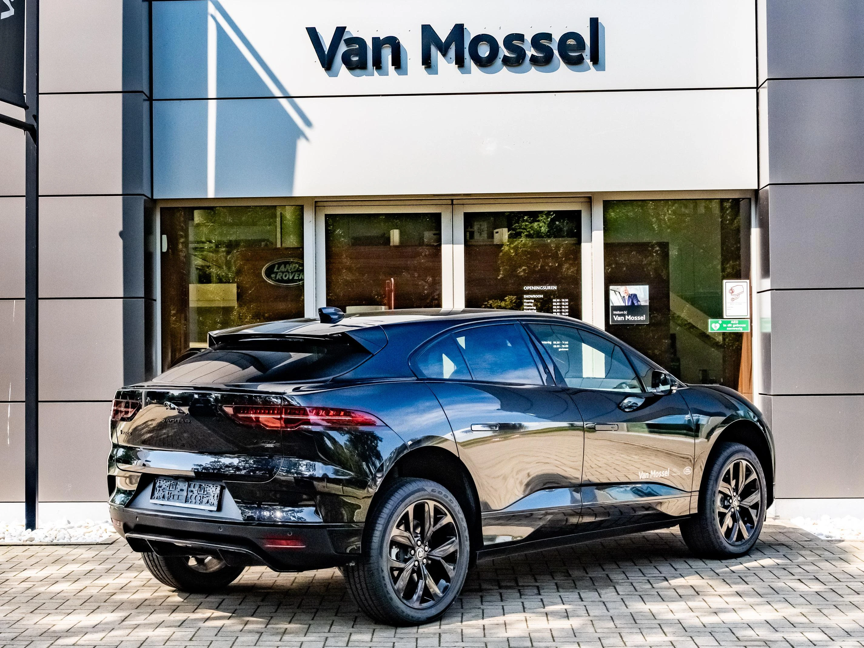 Jaguar-I-PACE-image-5