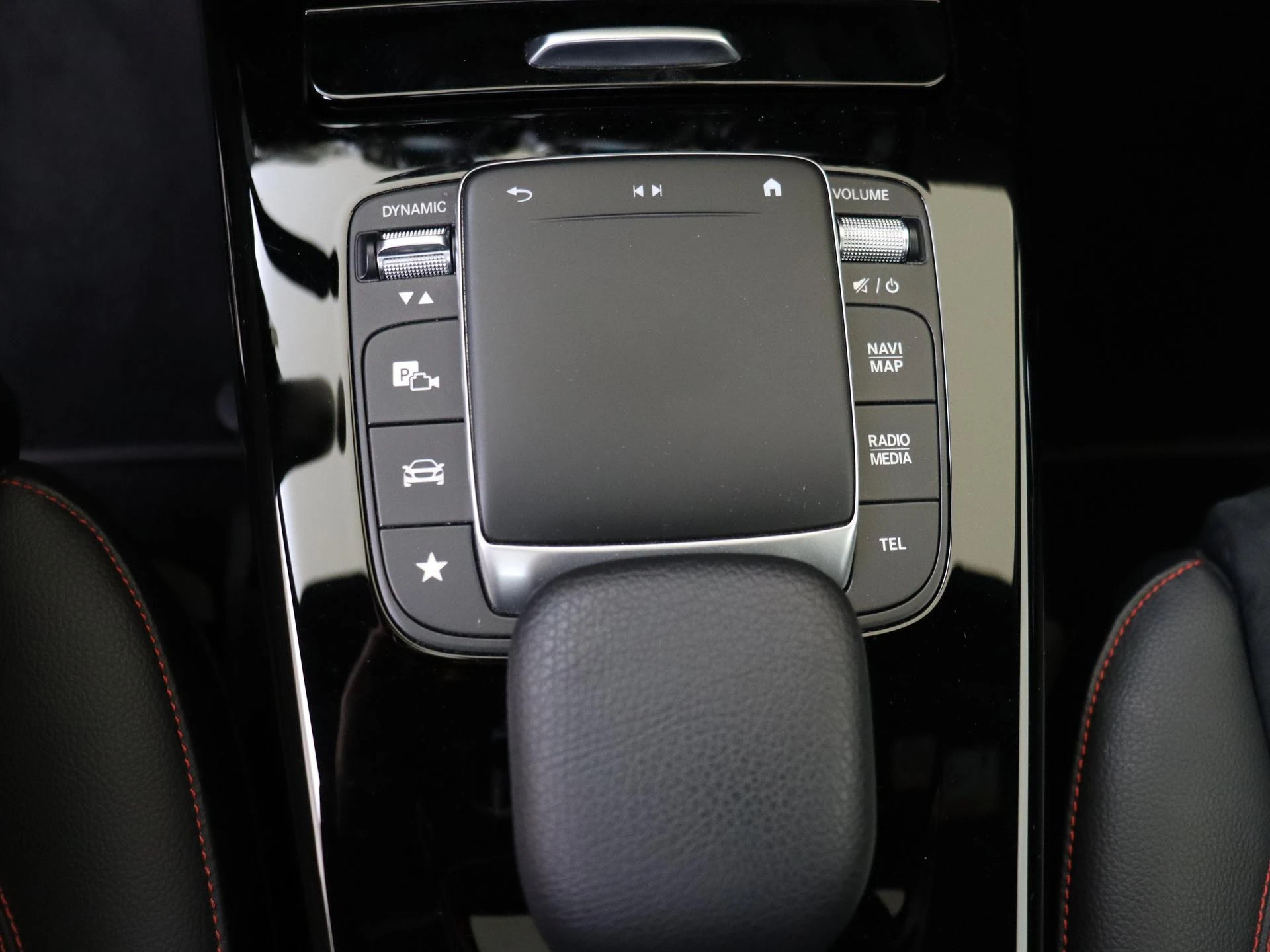 Mercedes-Benz-CLA-image-20