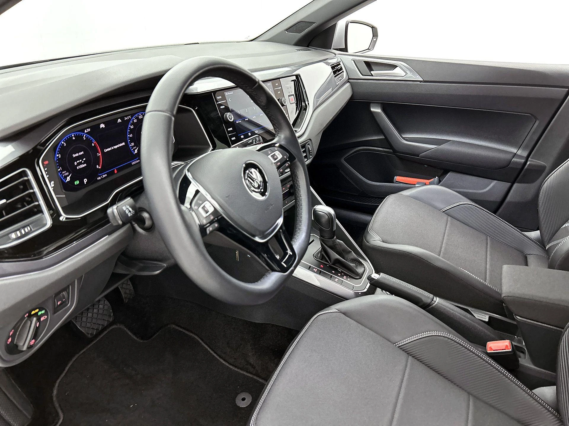 Volkswagen-Polo-image-18