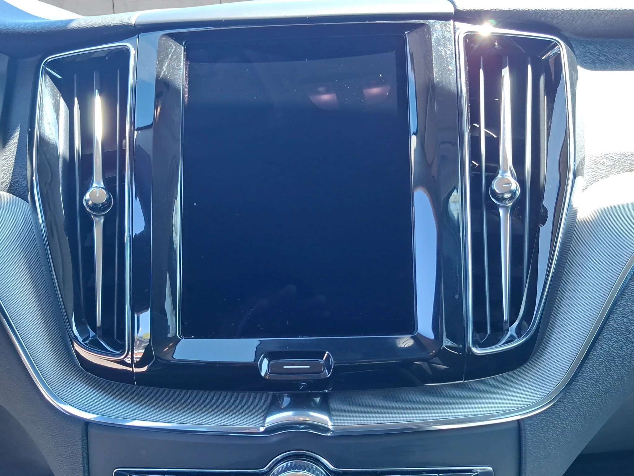 Volvo XC60 B4 Plus Dark 2.0 MHEV Aut. | LED | ACC | GJR | RFK | LEDER | SHZ