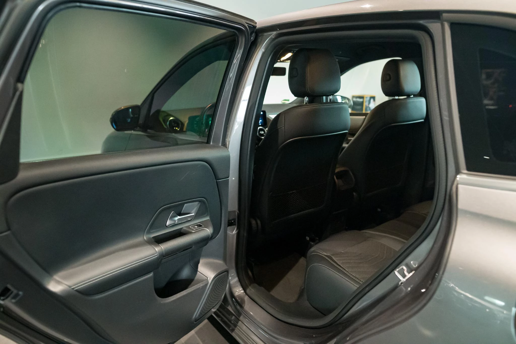 Mercedes-Benz-B-Klasse-image-13