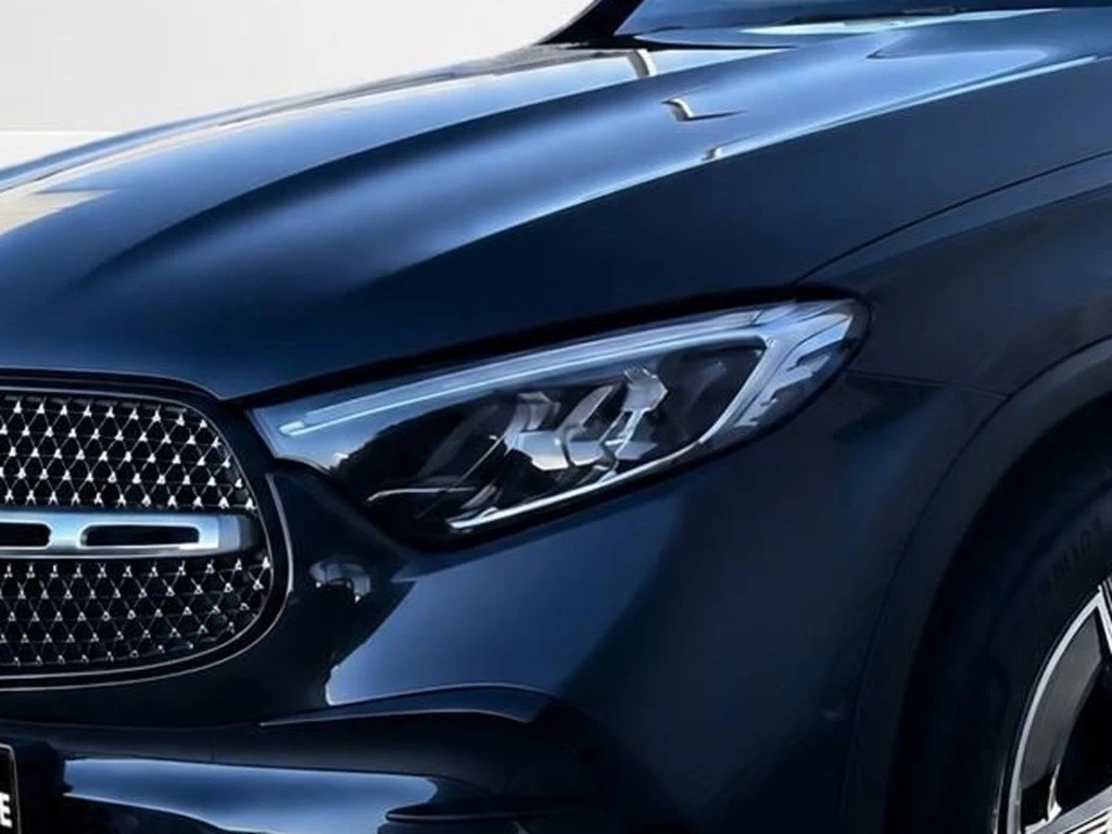 Mercedes-Benz-GLC 300 d-image-4