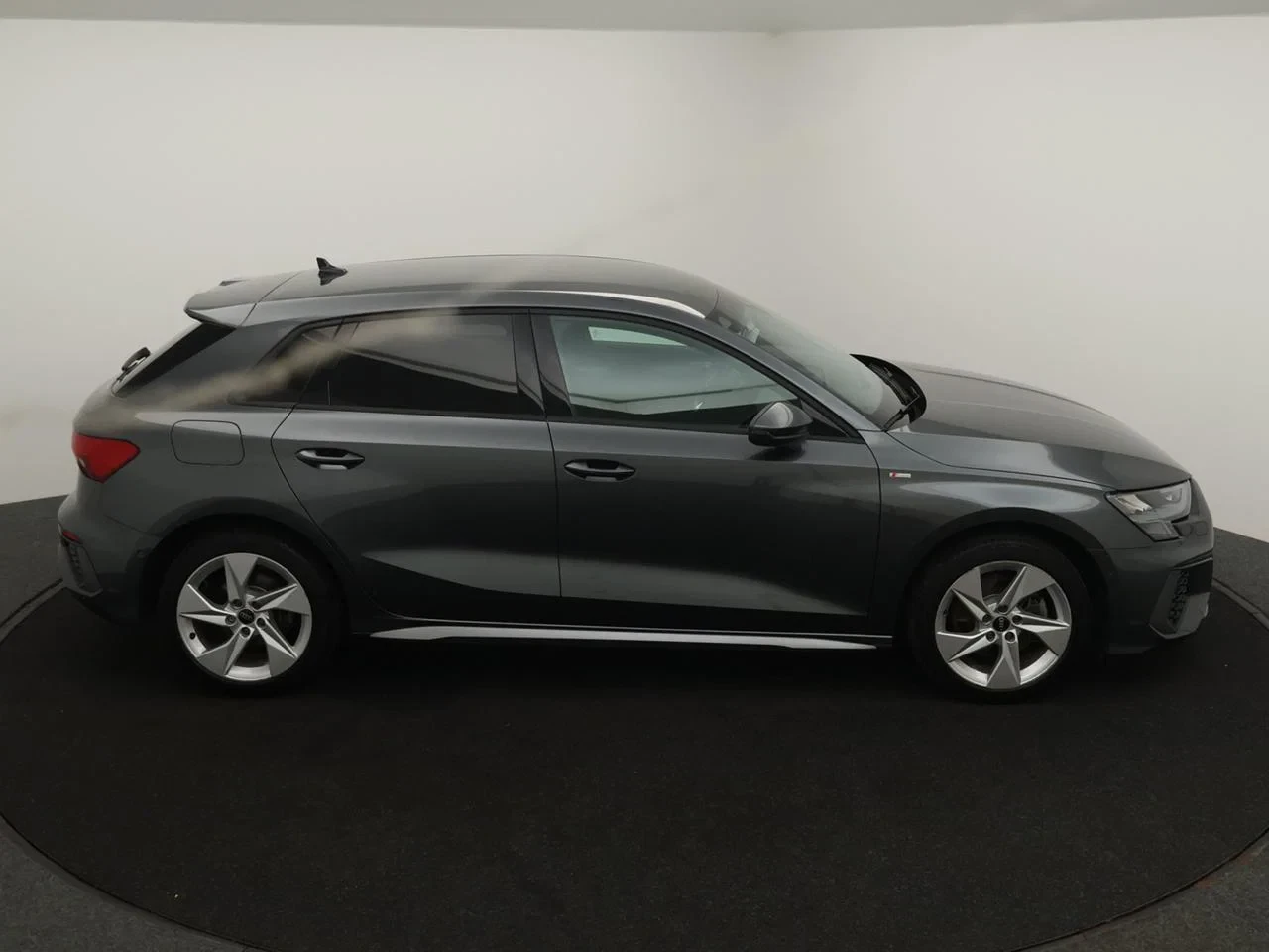 Audi A3 Sportback PHEV Audi A3 Sportback PHEV 2X S line 40 TFSIe 204PK *AUTOMAAT*PDC*VIRTUAL COCKPIT*CRUISE*NAVI*APP-CONNECT*KEYLESS GO*...*