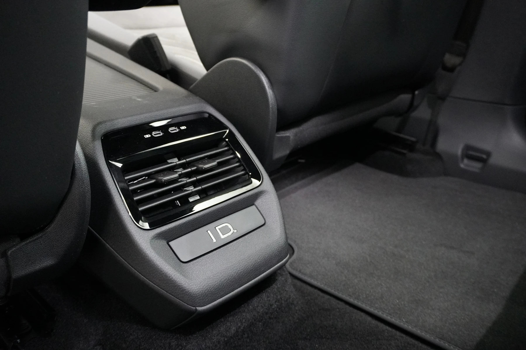 Volkswagen-ID.4-image-16