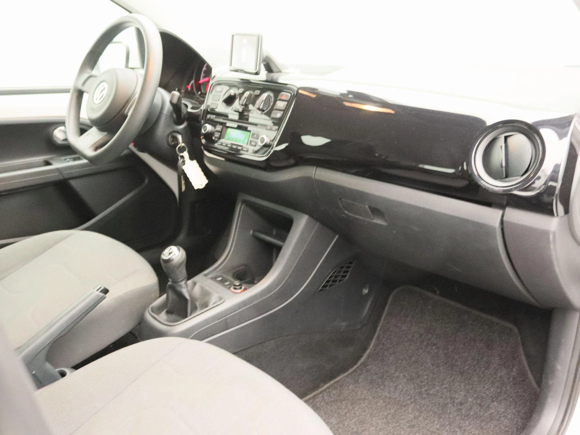 Volkswagen-up!-image-19