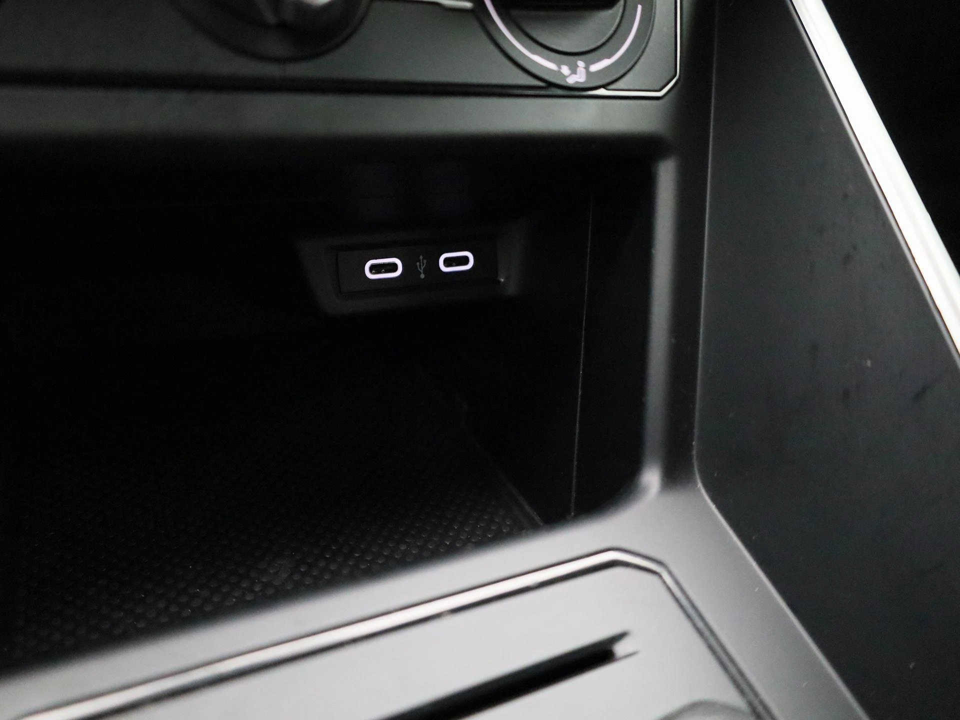 Volkswagen-Polo-image-26